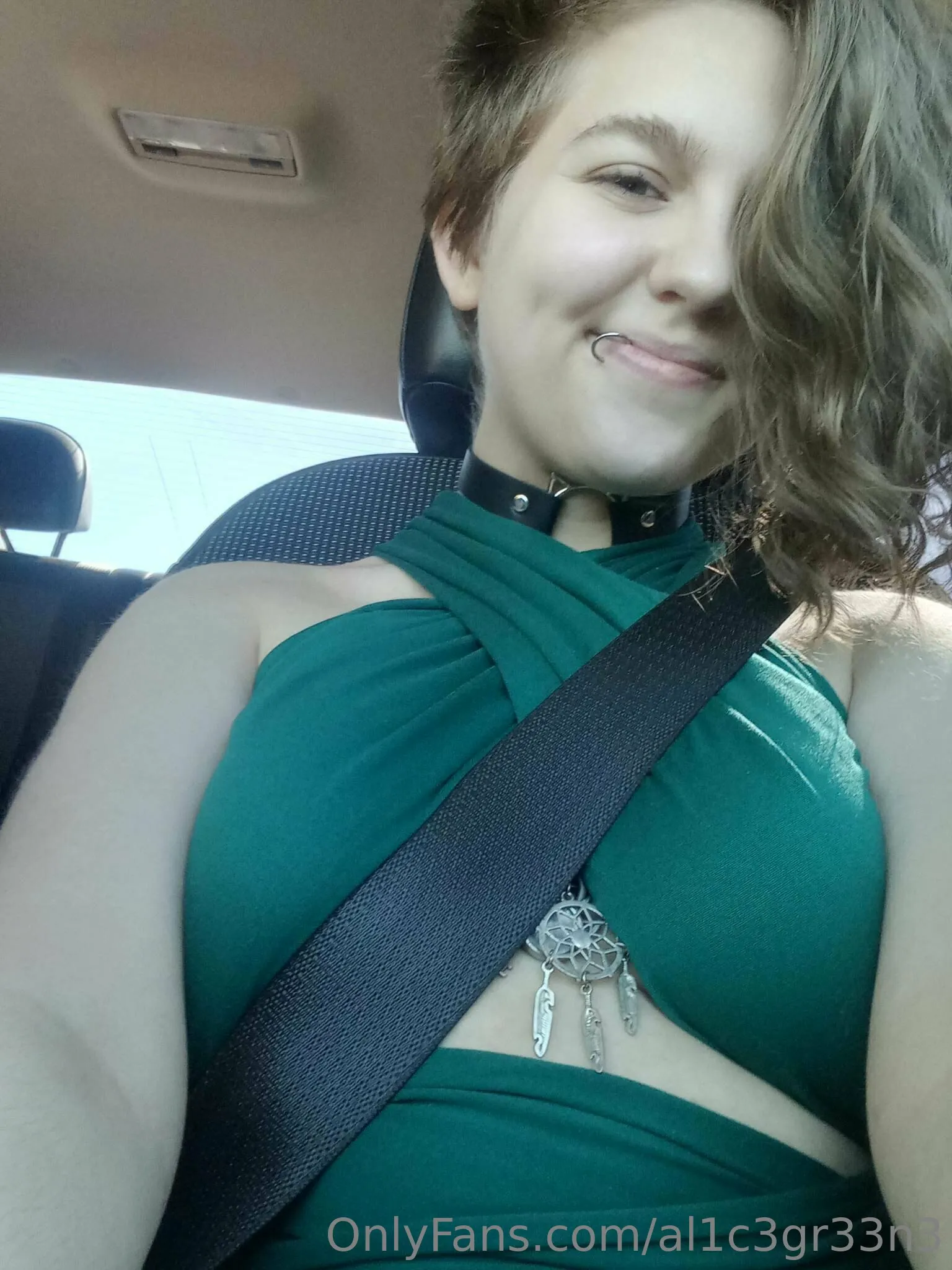 Alice Greene @al1c3gr33n3 footjob