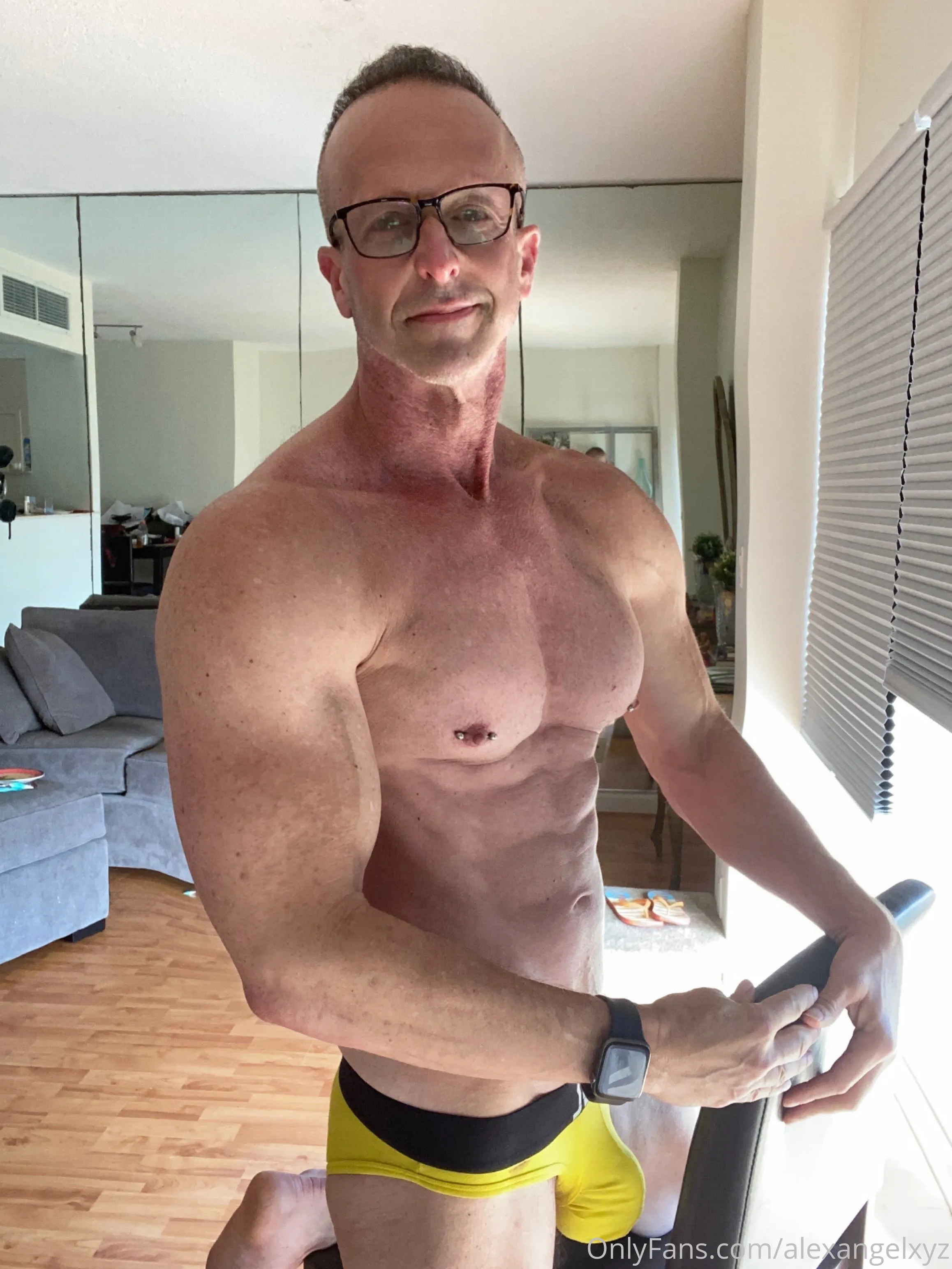 Alex @alexangelxyz lesbian