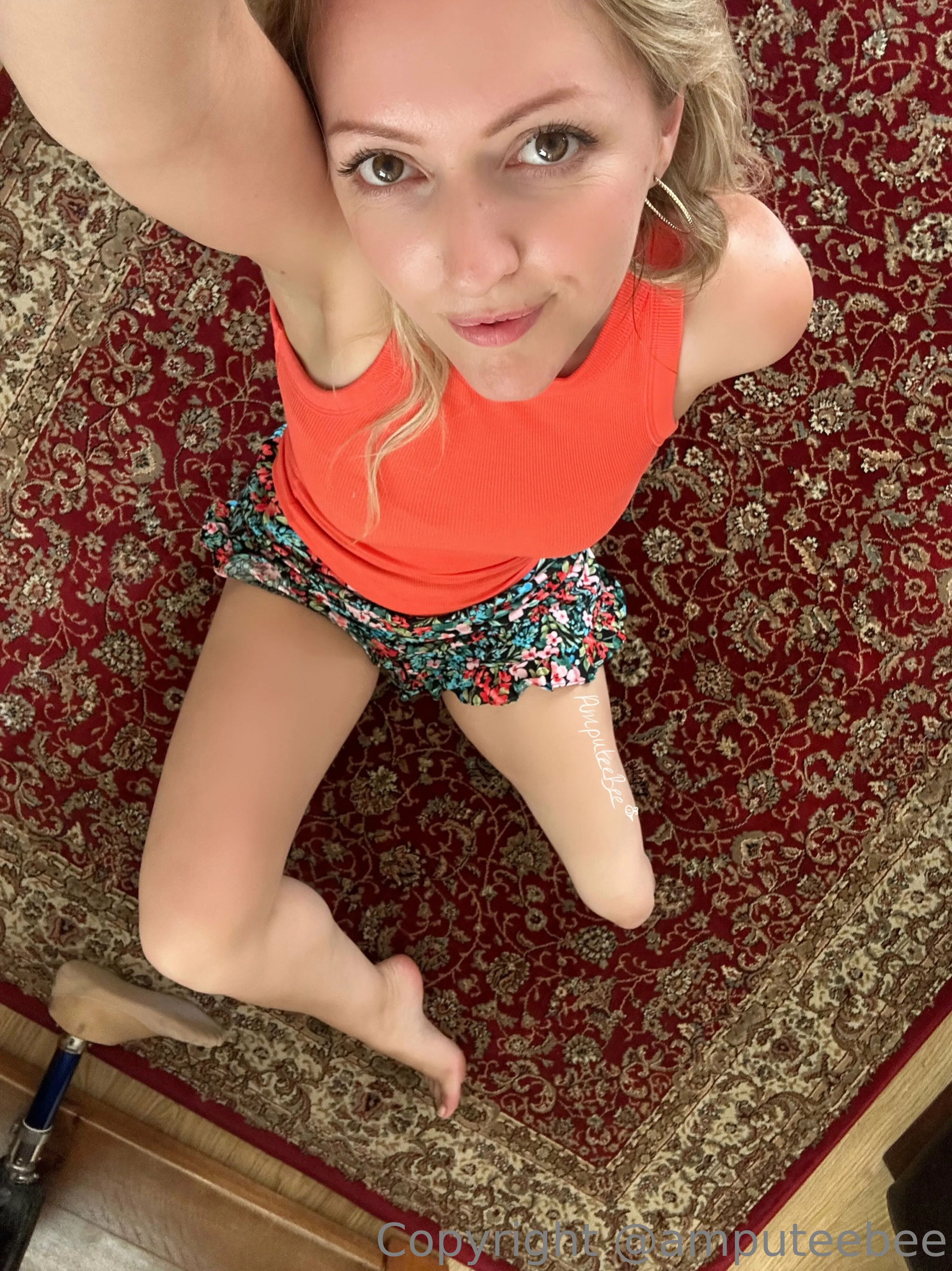 Amputee Bee 🐝🍯🦿🖤💋