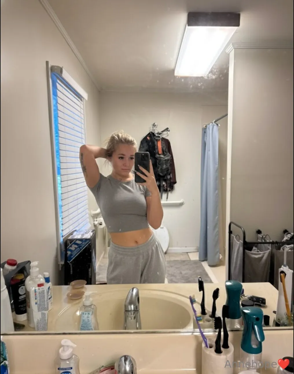 just me, my mirror and some bad ideas 😏 hmu