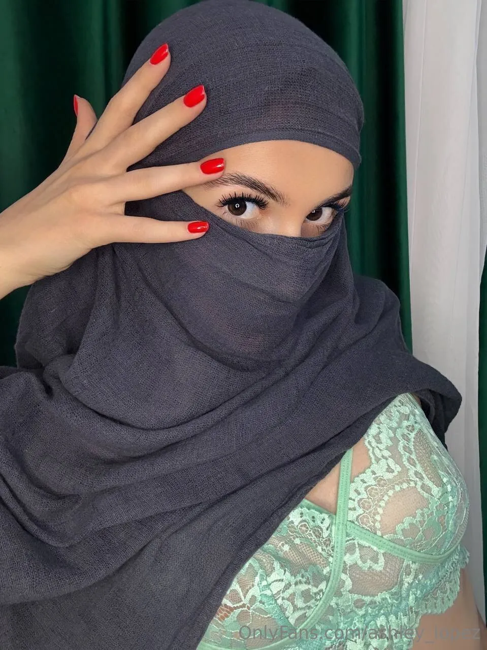 Ashley @ashley_lopez id card