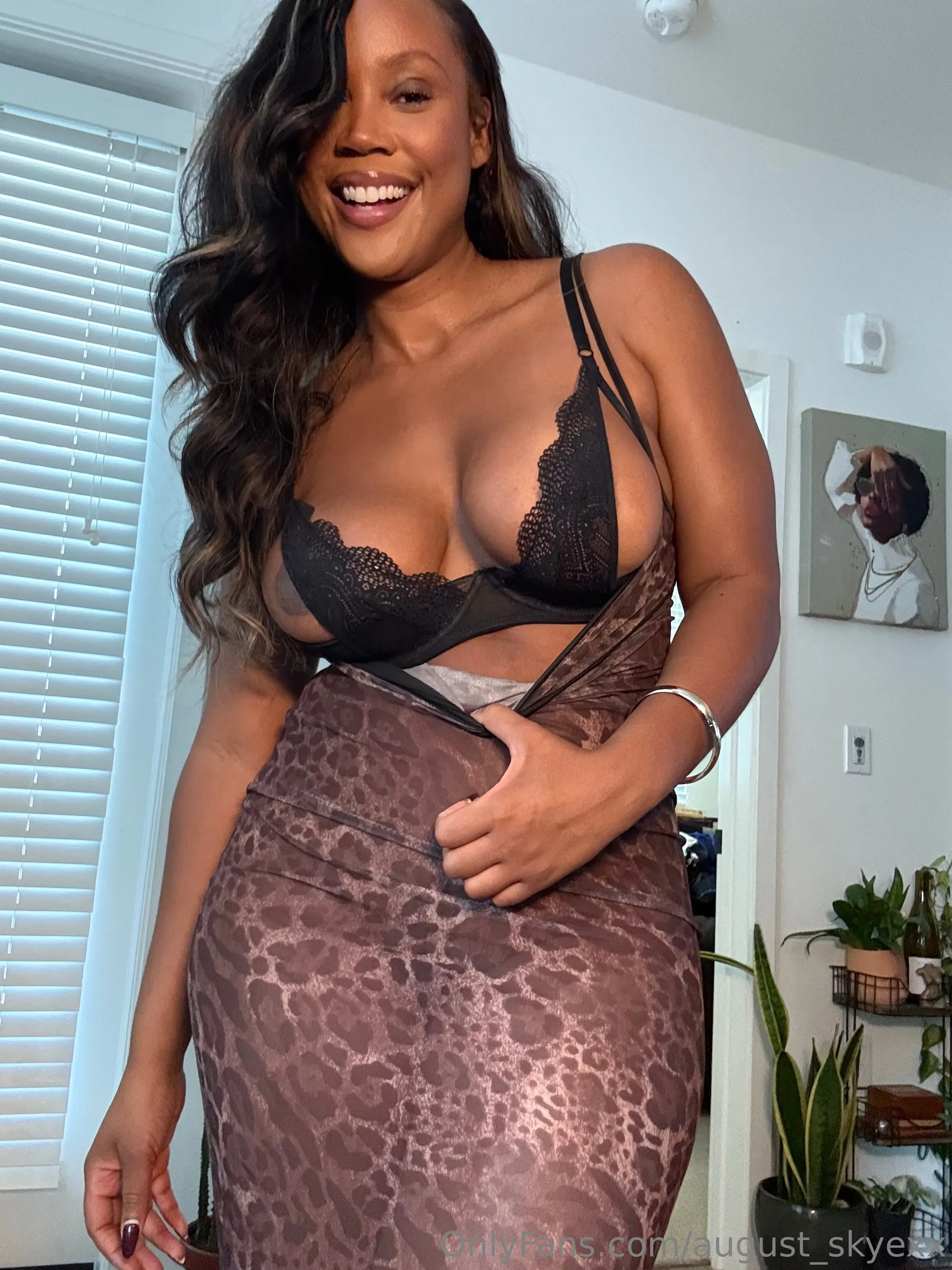 AUGUST 💛 (JUICIEST ASS ON THE INTERNET ) onlyfans leaks