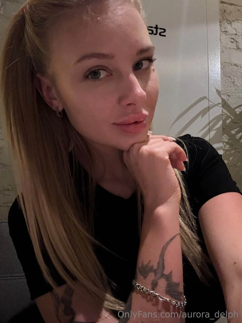 Aurora Delph @aurora_delph lesbian