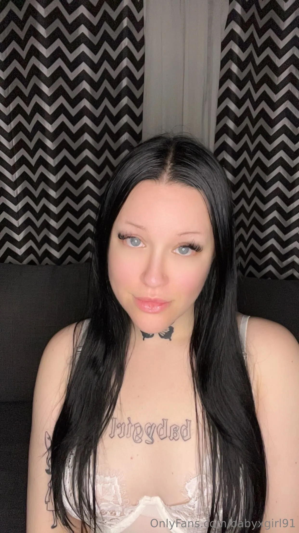 Your hot internet GF🦋