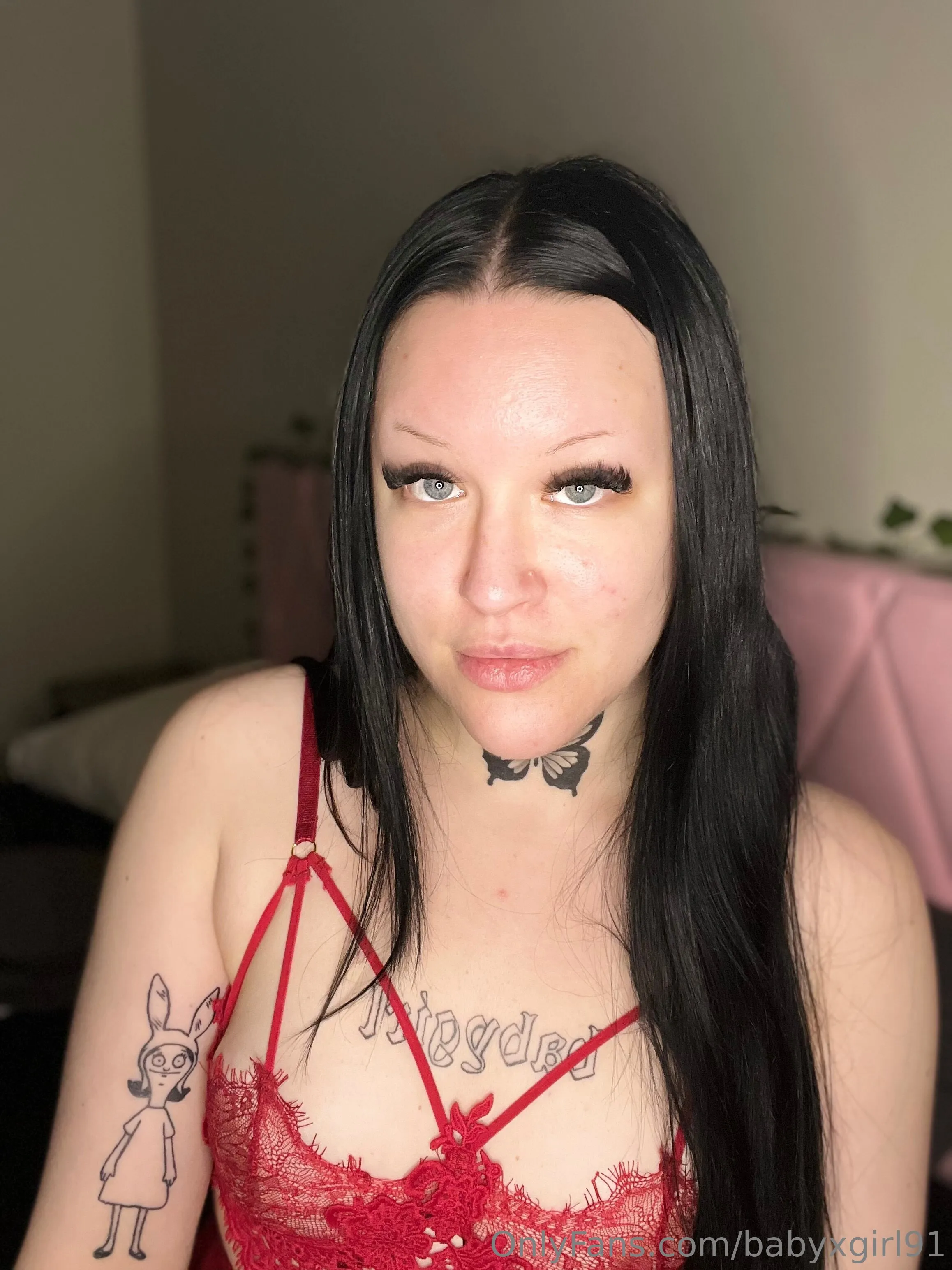 Your hot internet GF🦋