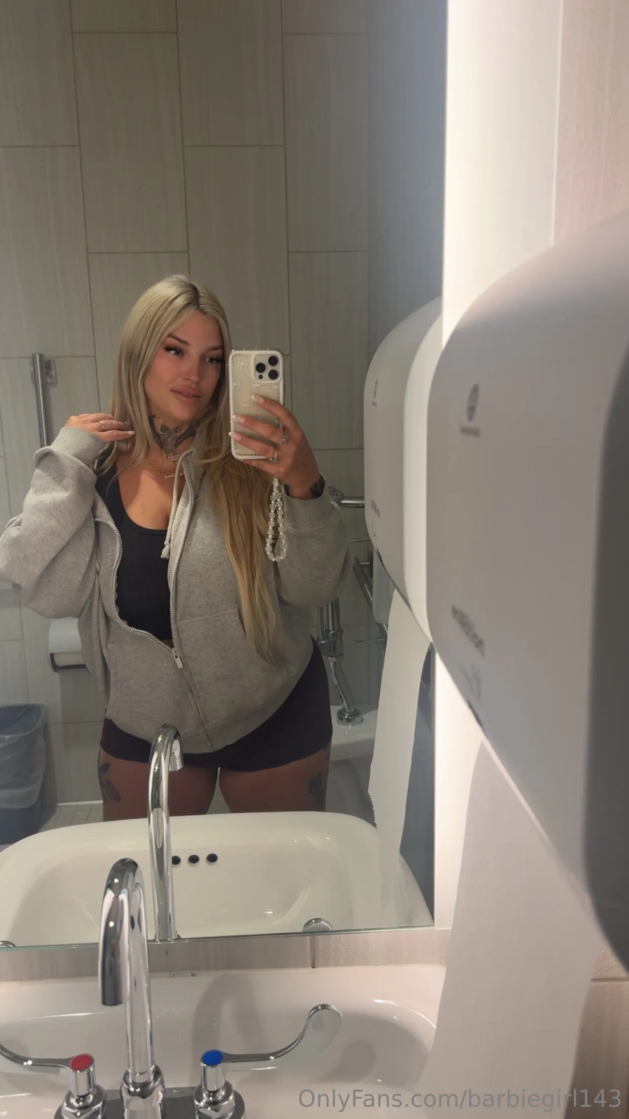 Barbie @barbiegirl143 porn leaks