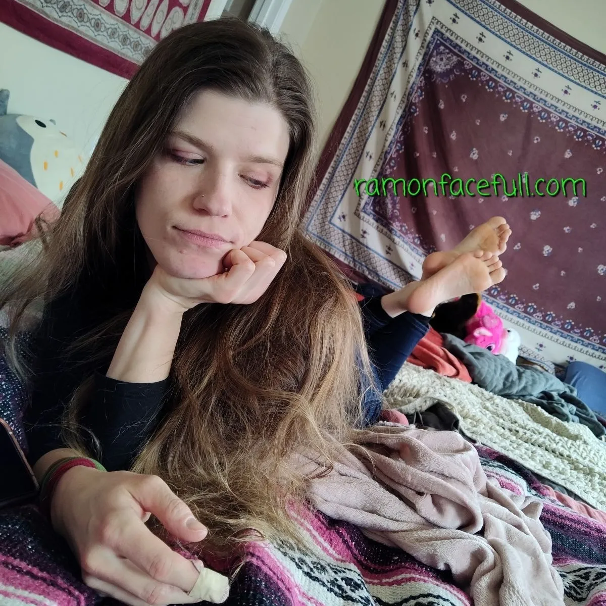 Bell's Feet & Ass FREE!