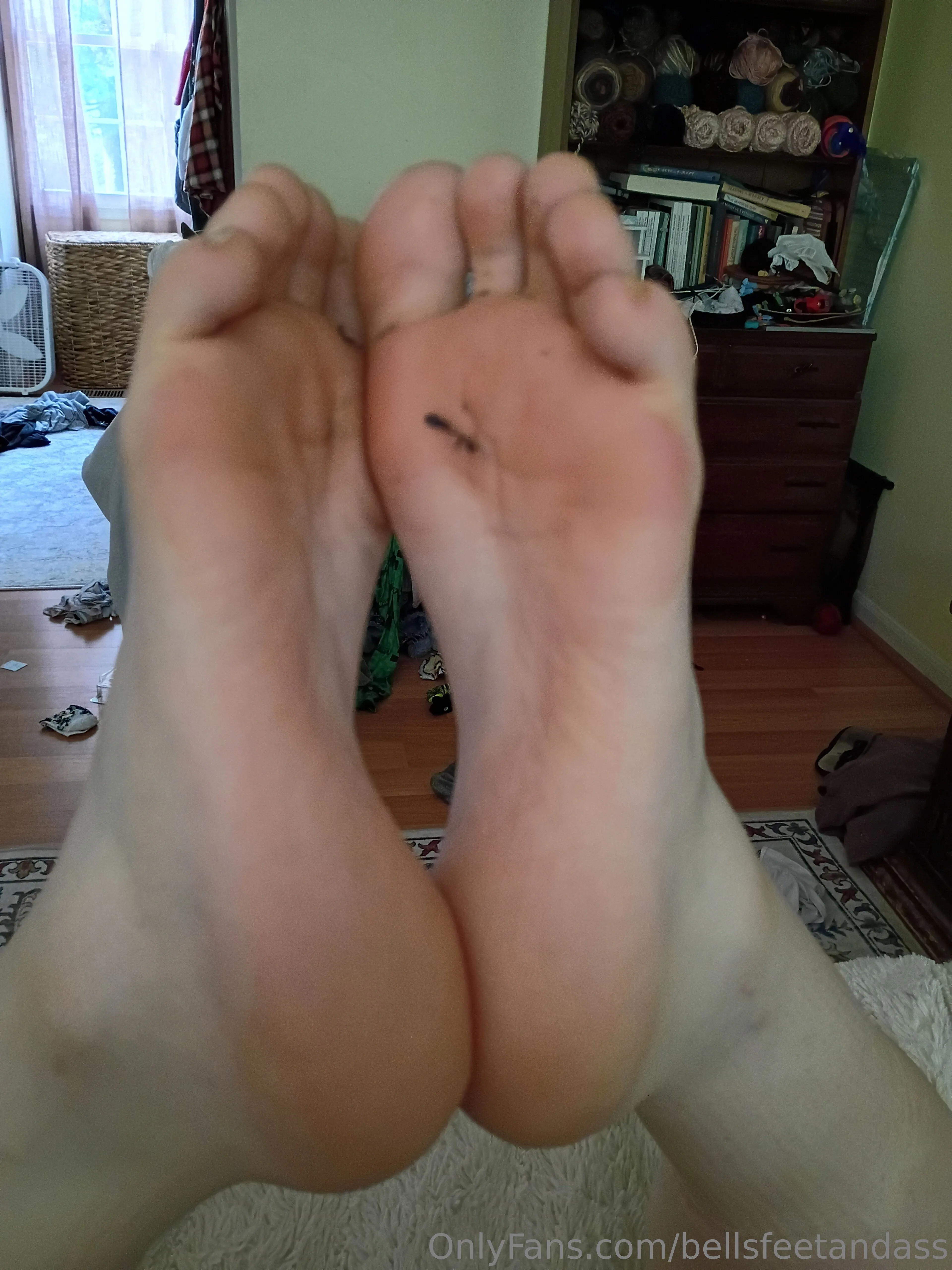 Bell's Feet & Ass FREE! lil_midgetbaddie