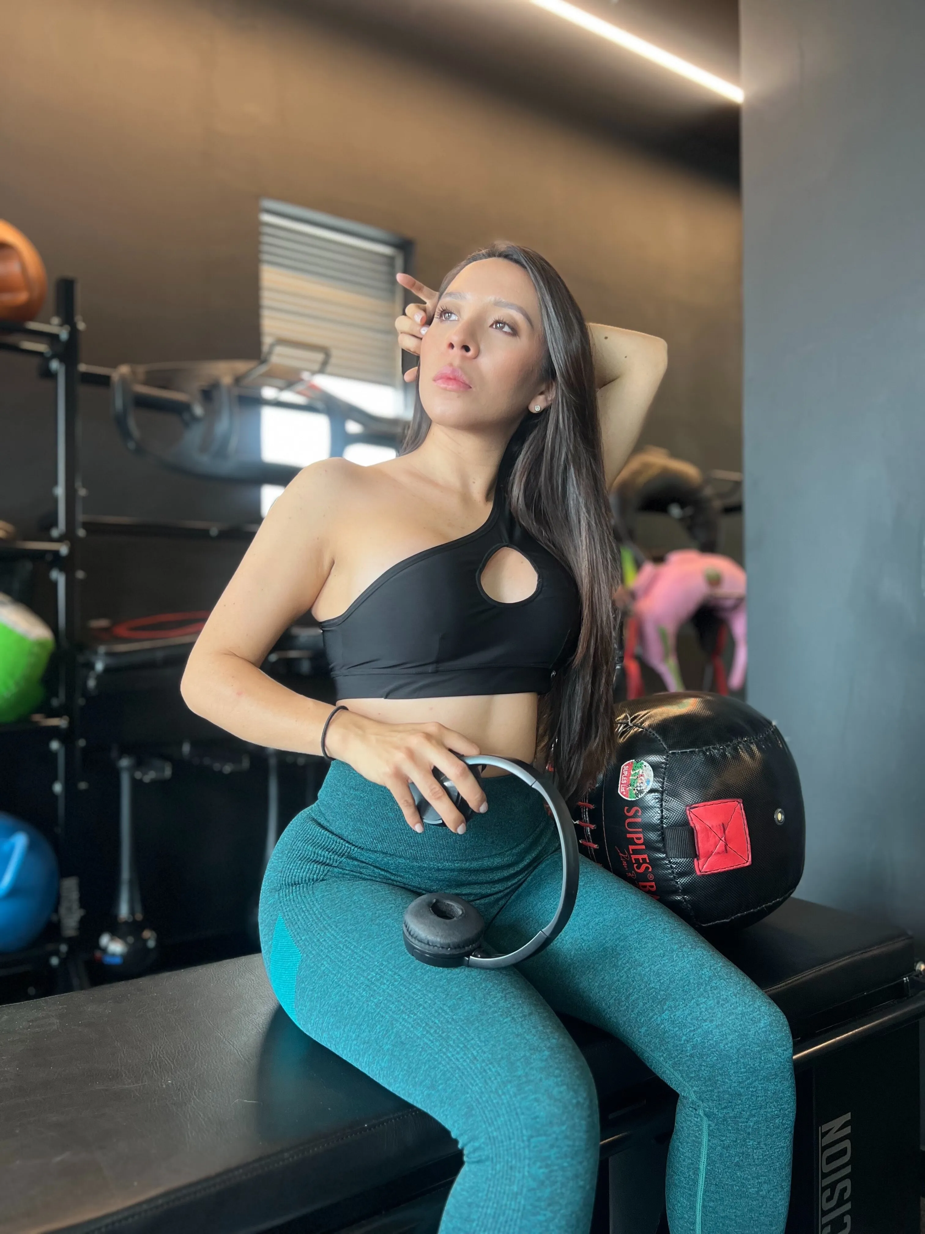 Ela 💗 @elahunteroficial gallery