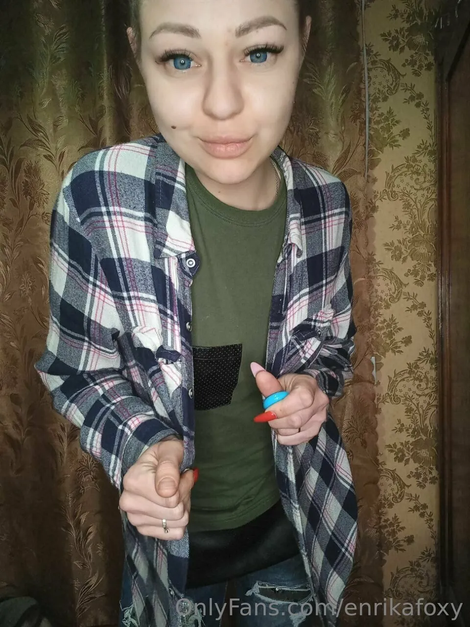 🍑 Are you a big boy like messy pics? I know you want it so much! I will show you the most precious treasure, do you want