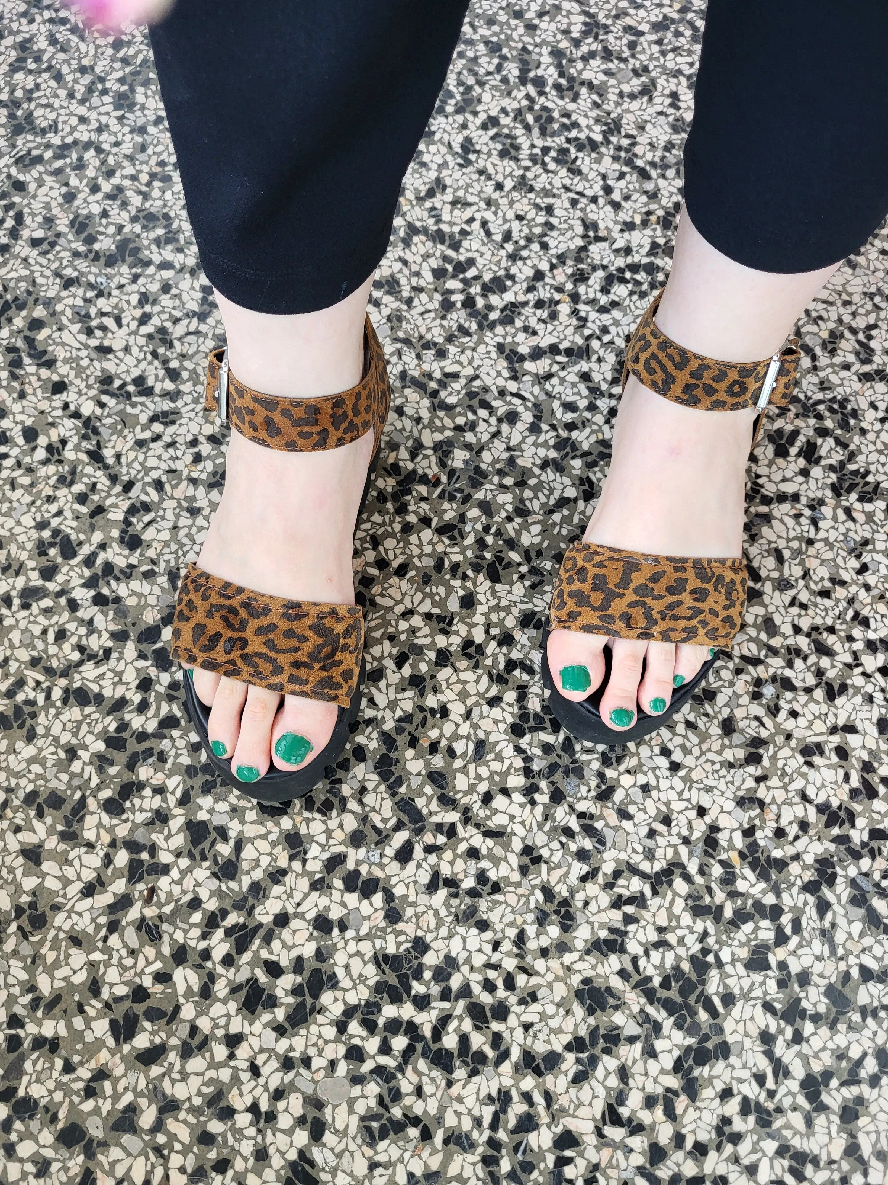 How do you like green nail polish on me? 😜