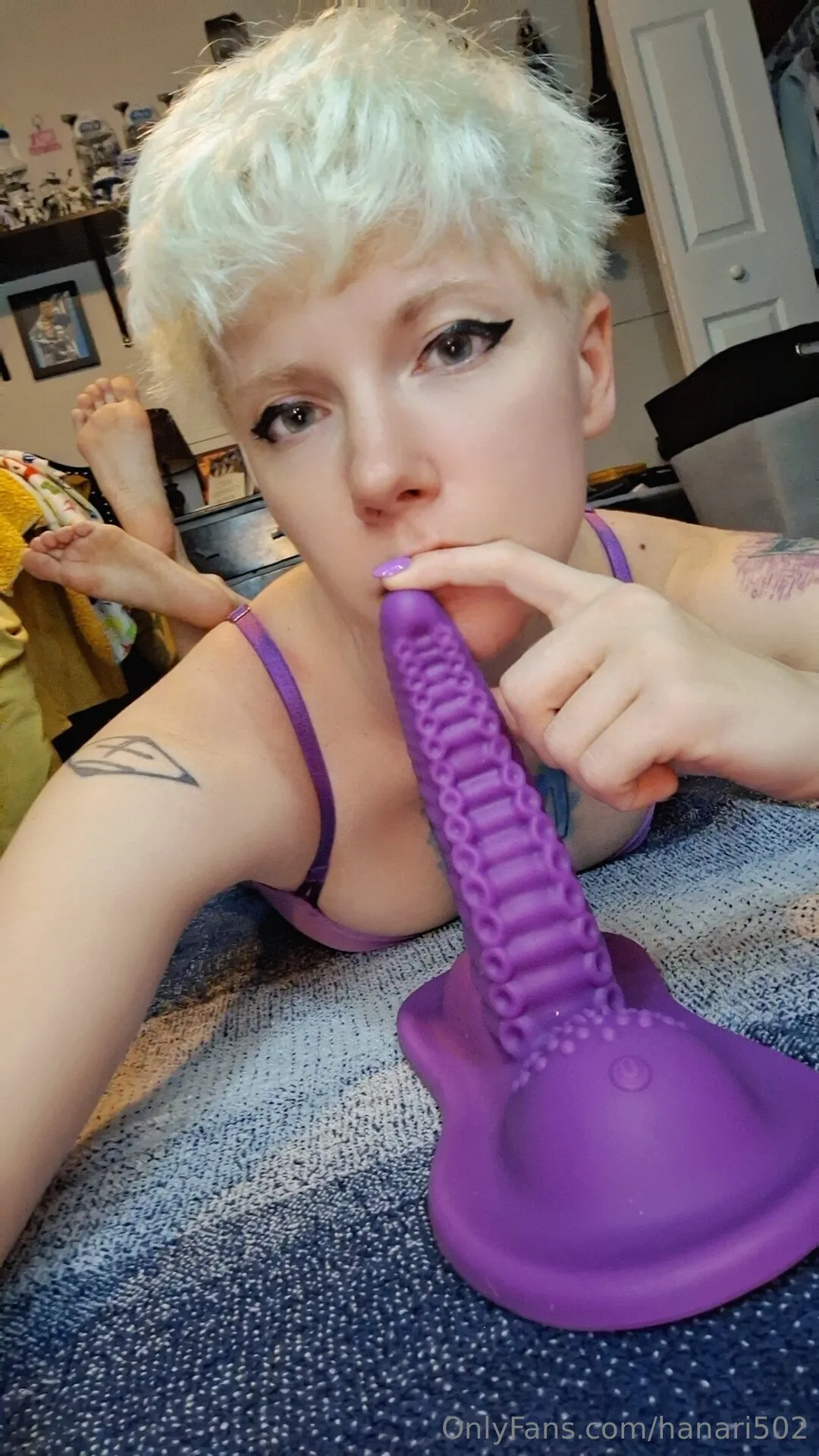 Hanari-sama the nude