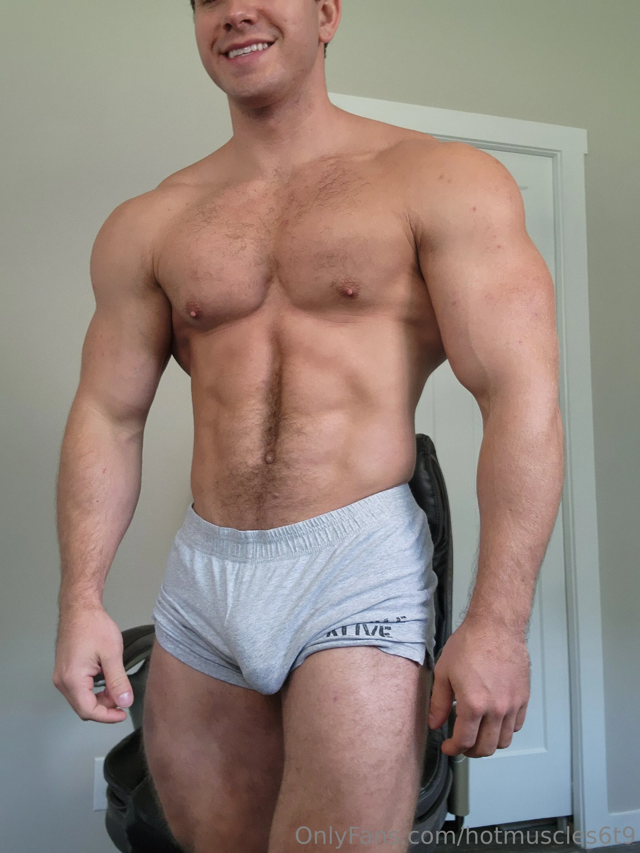 Hotmuscles6t9 @hotmuscles6t9 husband