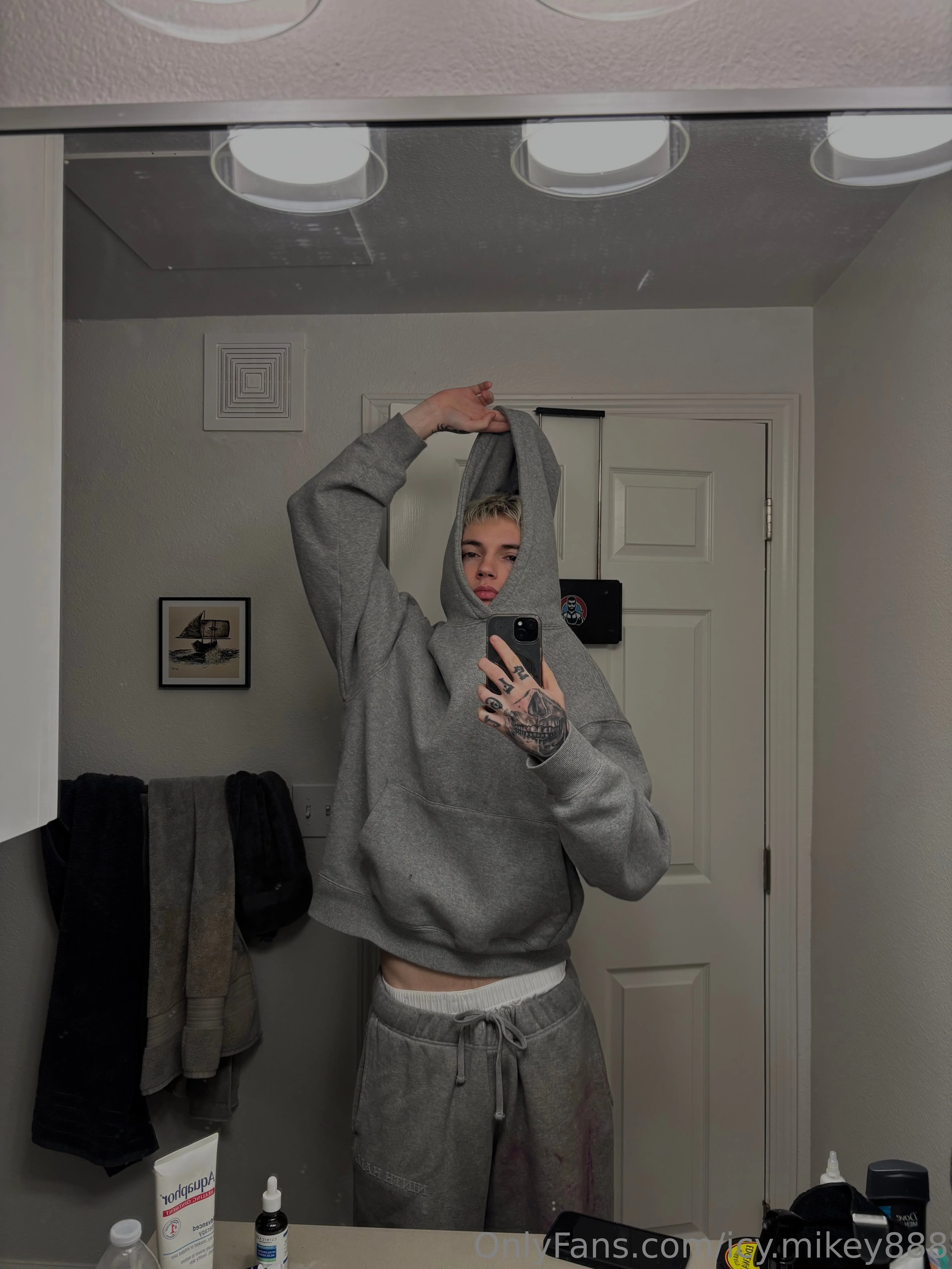 Icy Mikey nude Photo /  Porn - Photo #14