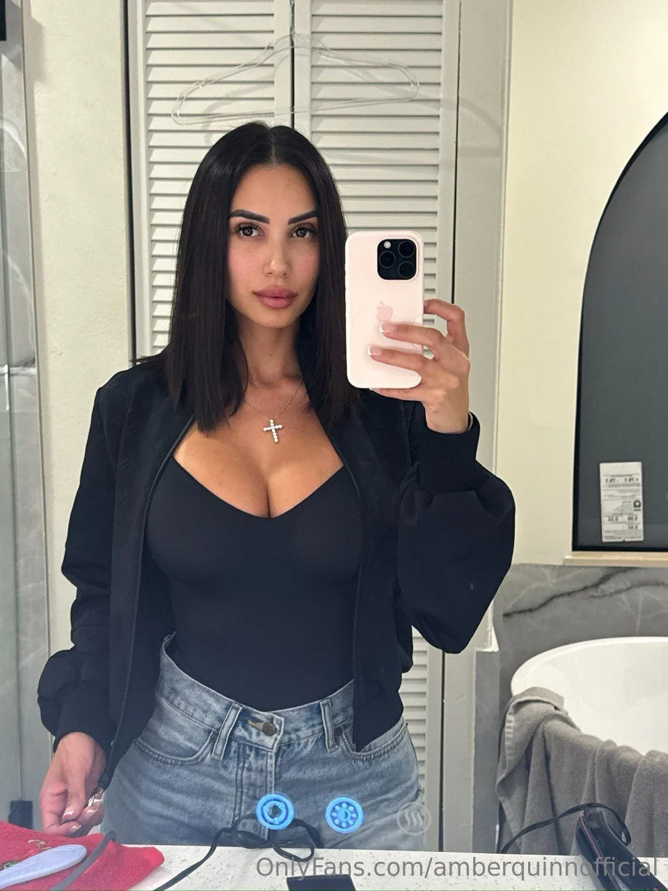 🤍 Amber Quinn 🤍 @amberquinnofficial is related to angus cloud