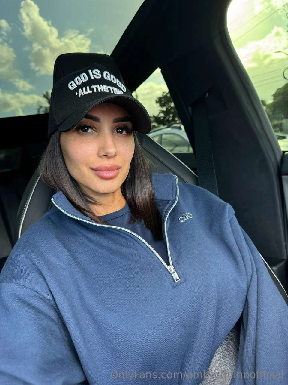 🤍 Amber Quinn 🤍 @amberquinnofficial twitter pool photos