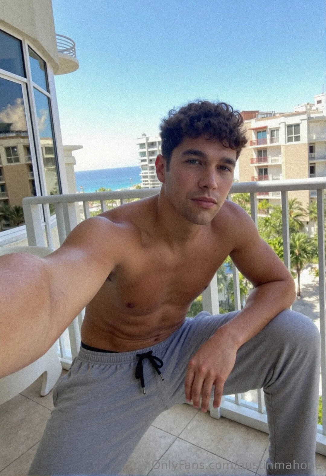 AUSTIN MAHONE twitter