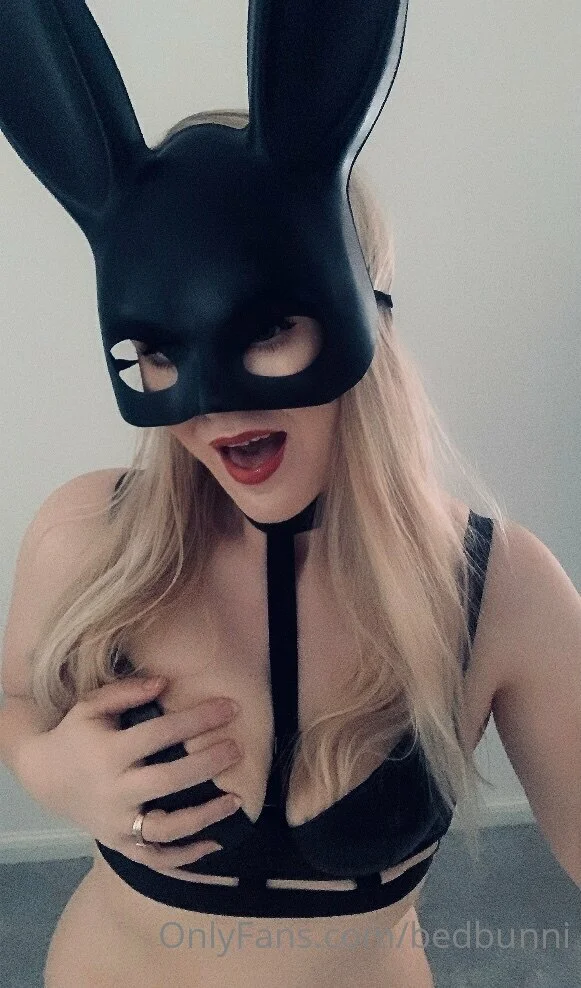 Hiiiiii 👋 and welcome to my new OnlyFans page! I probably should have said that before posting a pic of my ass… Anyway, 