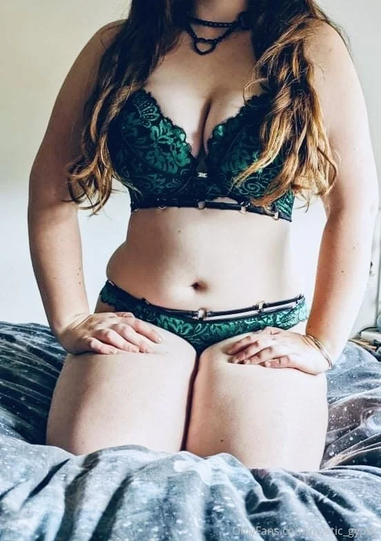 Charlie nude Photo / bi_queen97 Porn - Photo #4