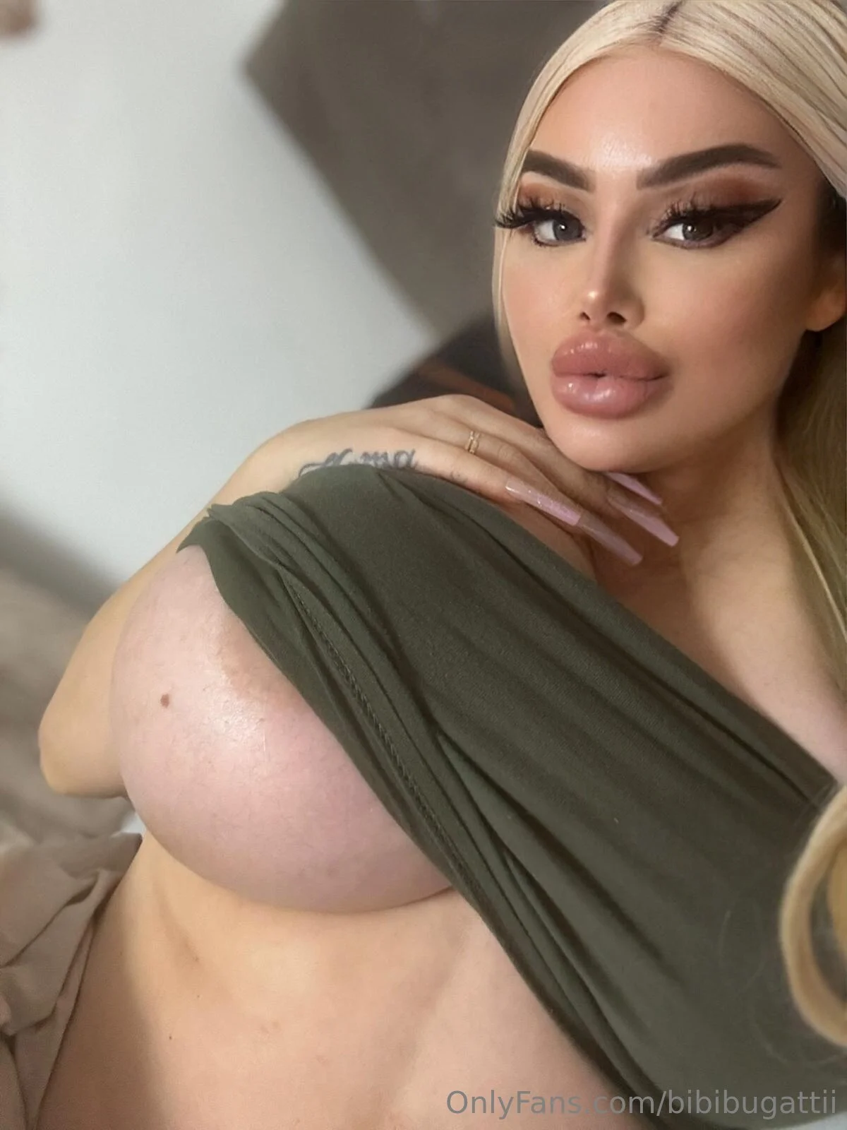 XXXL BIMBO TITS 🫦PUMP ME @bibibugattii butt size