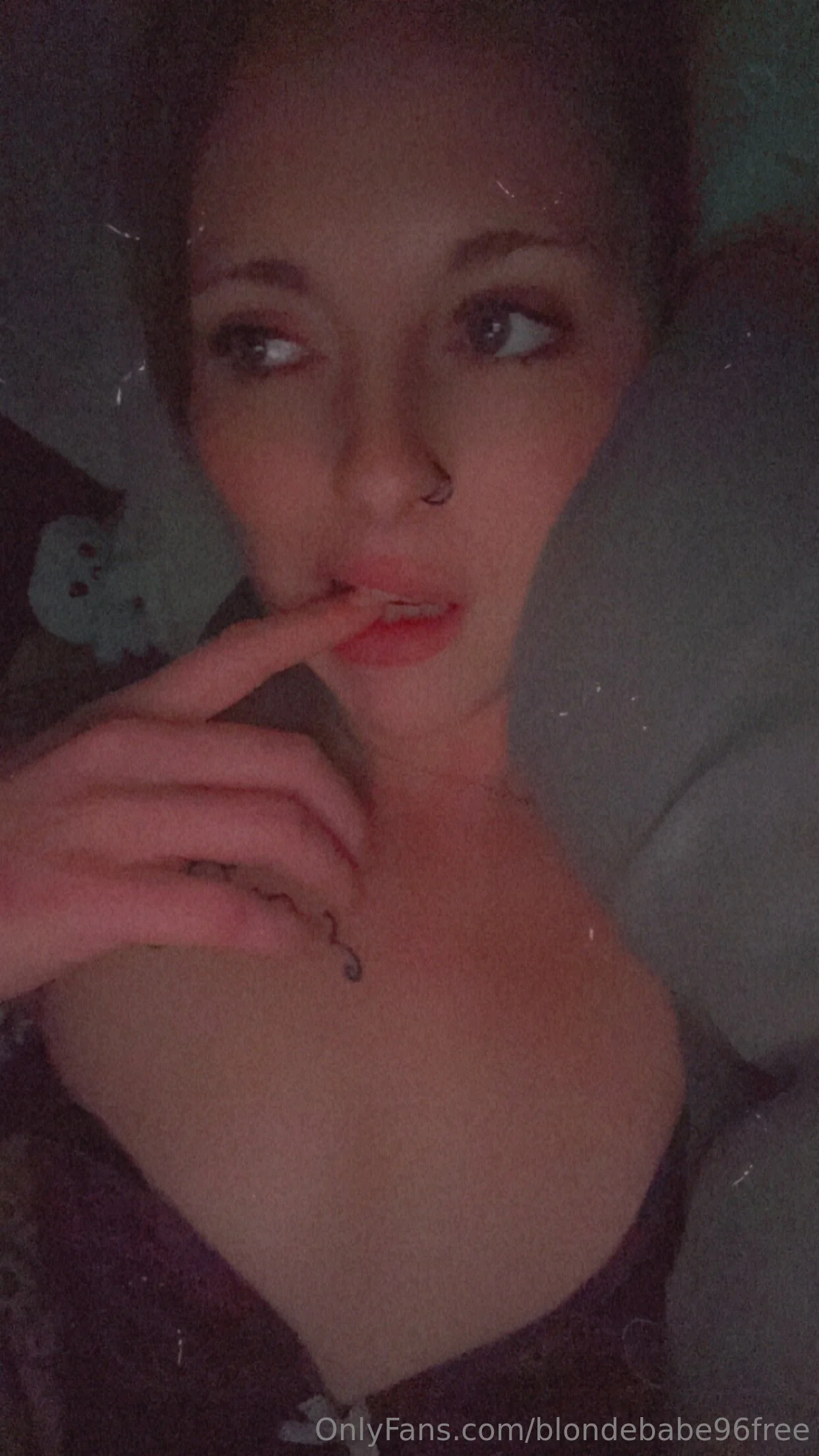 Blonde Babe @blondebabe96free threesome