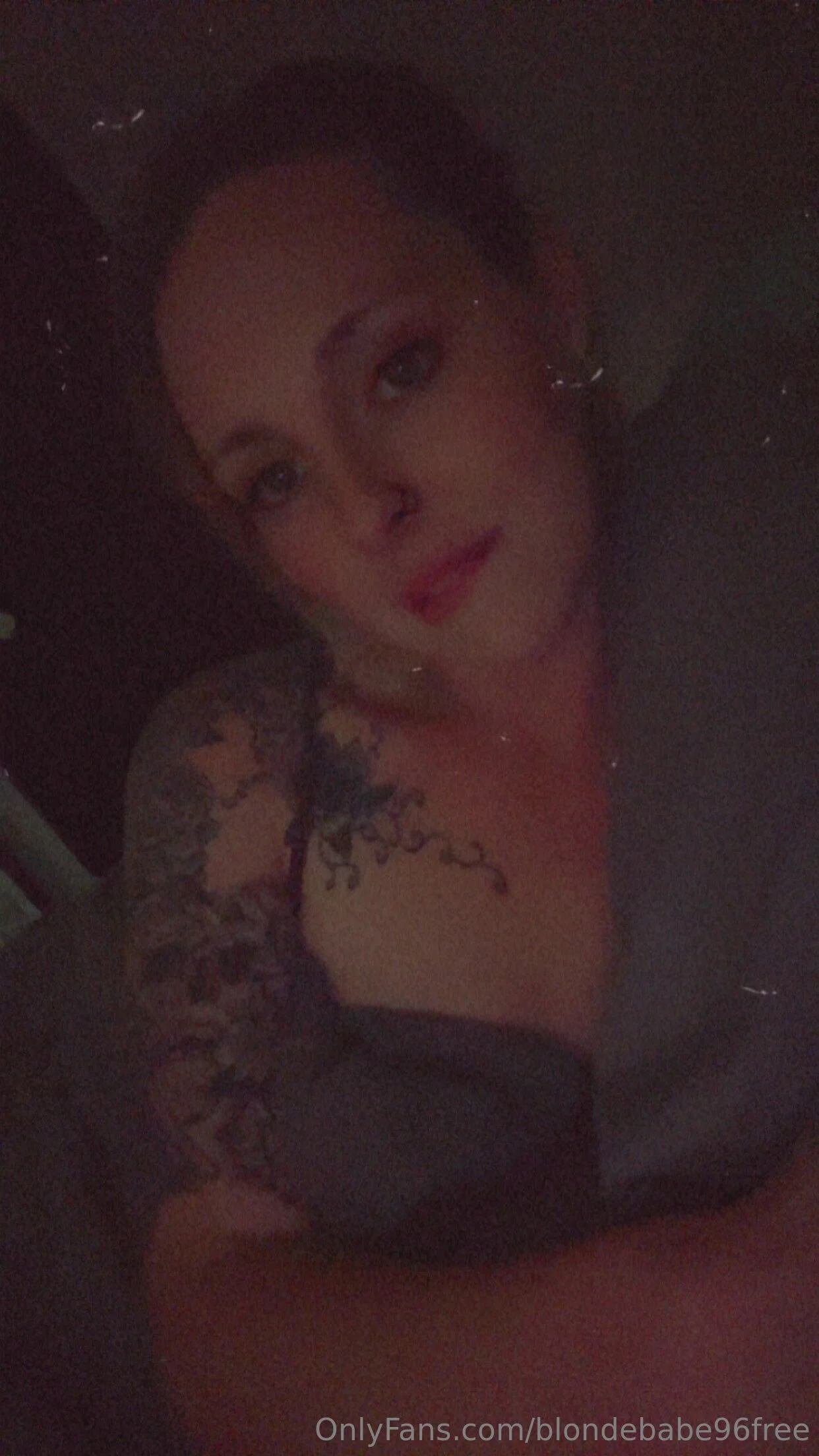 Blonde Babe @blondebabe96free lesbian