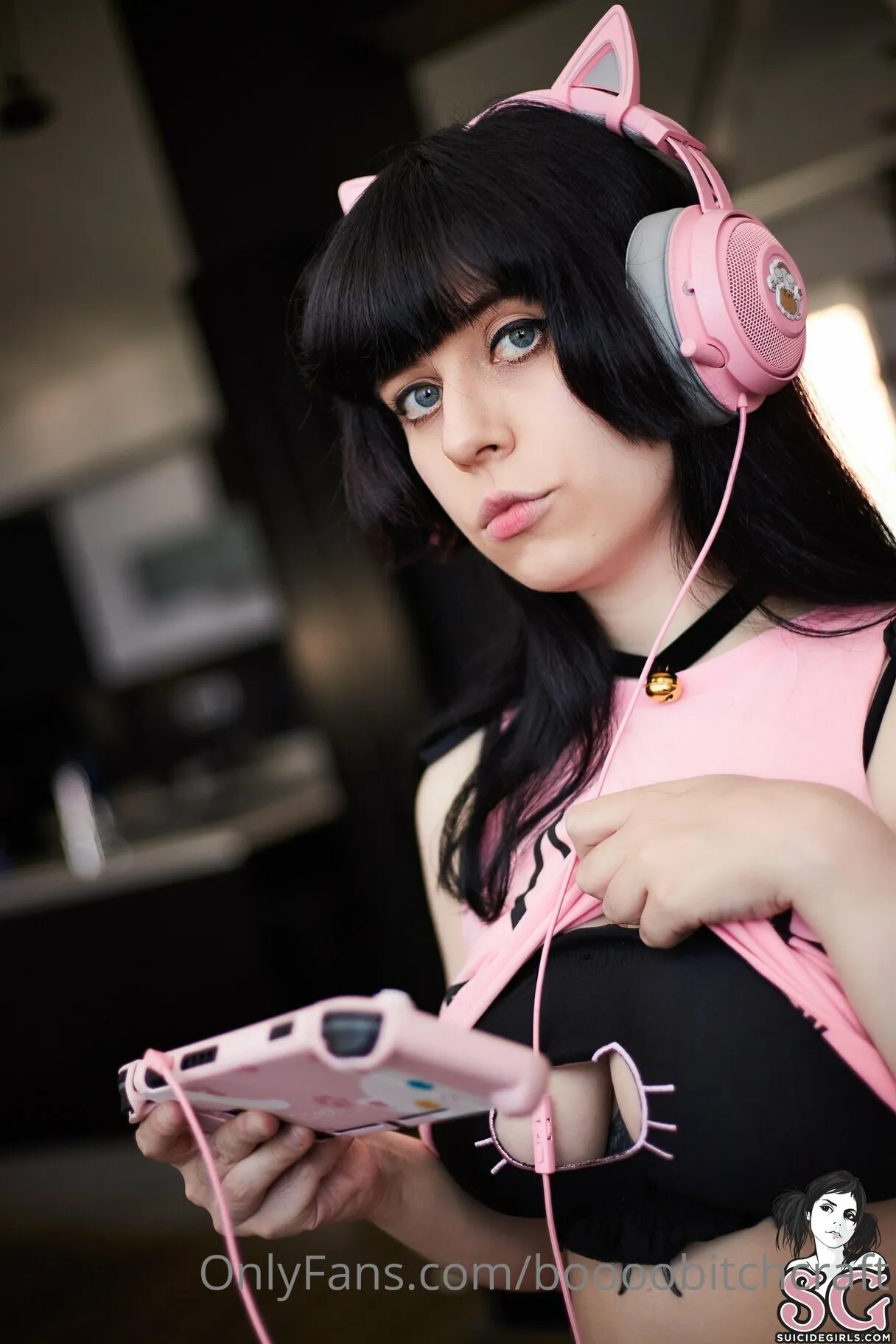 𝓑𝓸𝓸 𝓑𝓲𝓽𝓬𝓱𝓬𝓻𝓪𝓯𝓽  FREE red dress