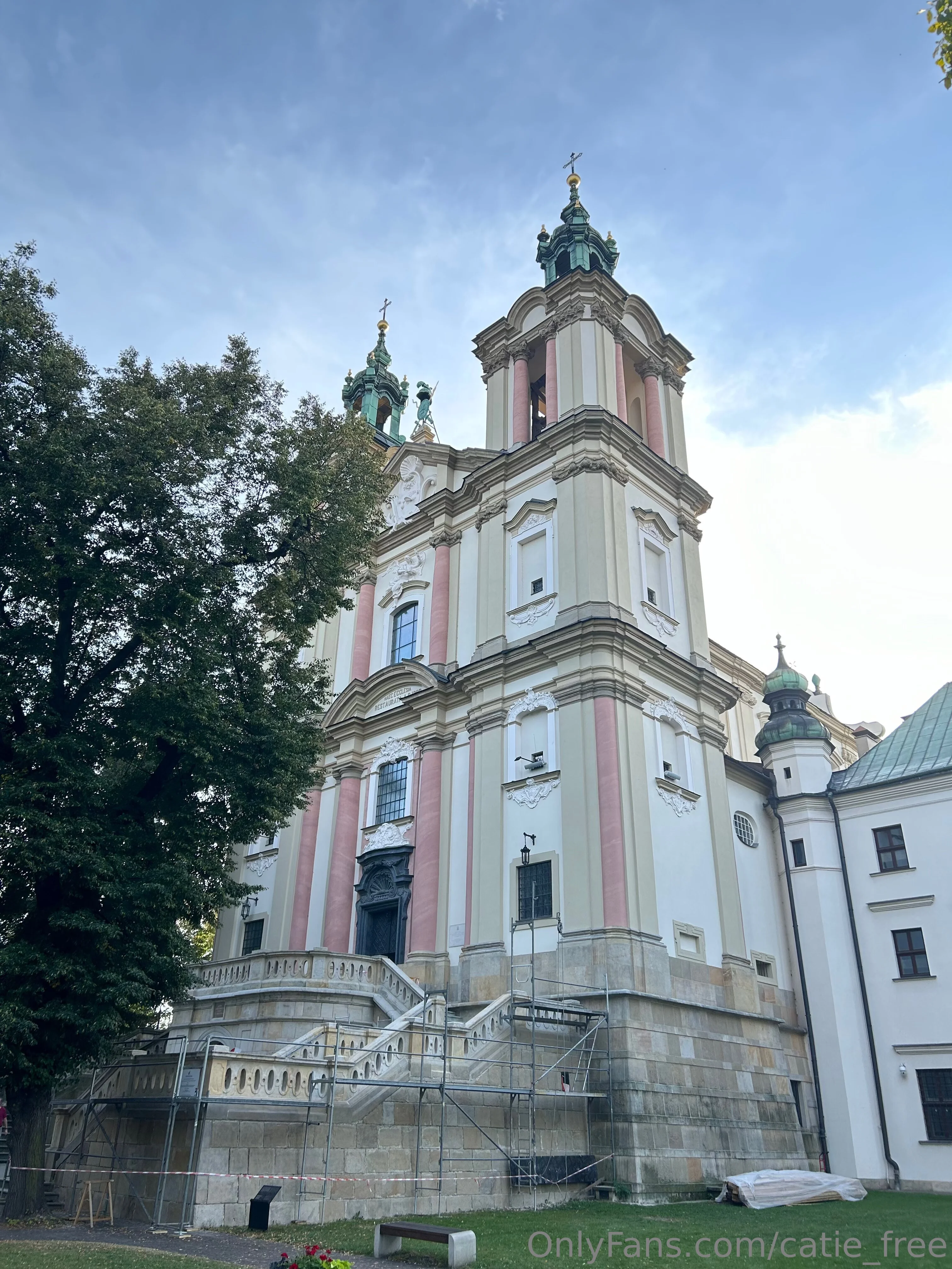 Cate ✨ @catie_free hottie