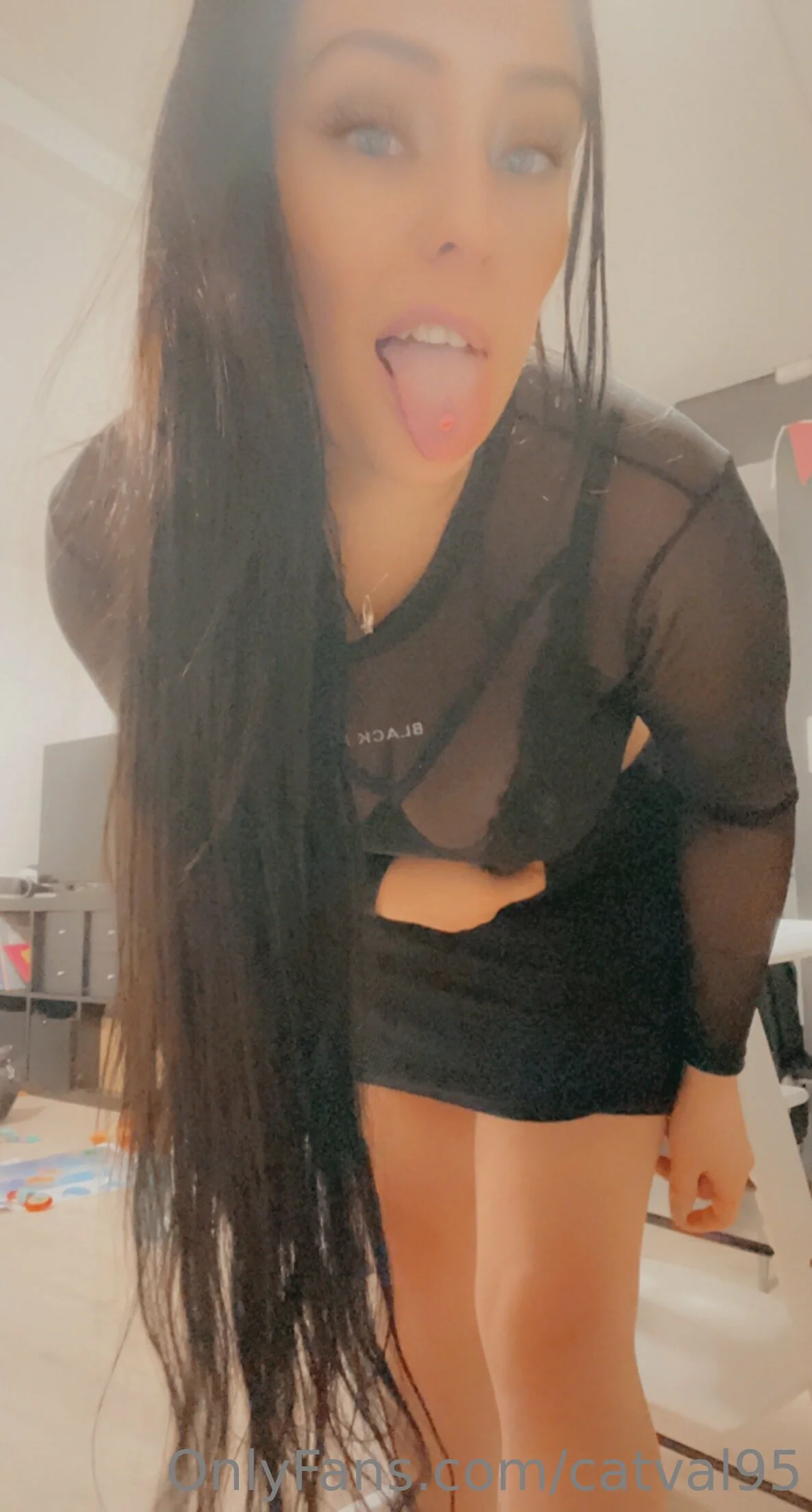 Cathrine @catval95 desnuda