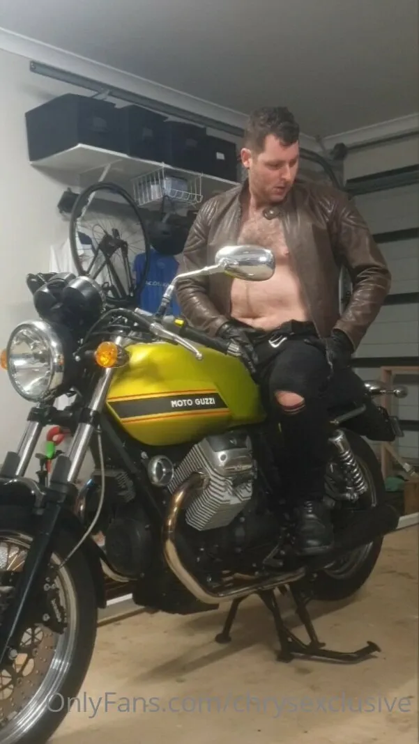 Chrys Exclusive @chrysexclusive lactating