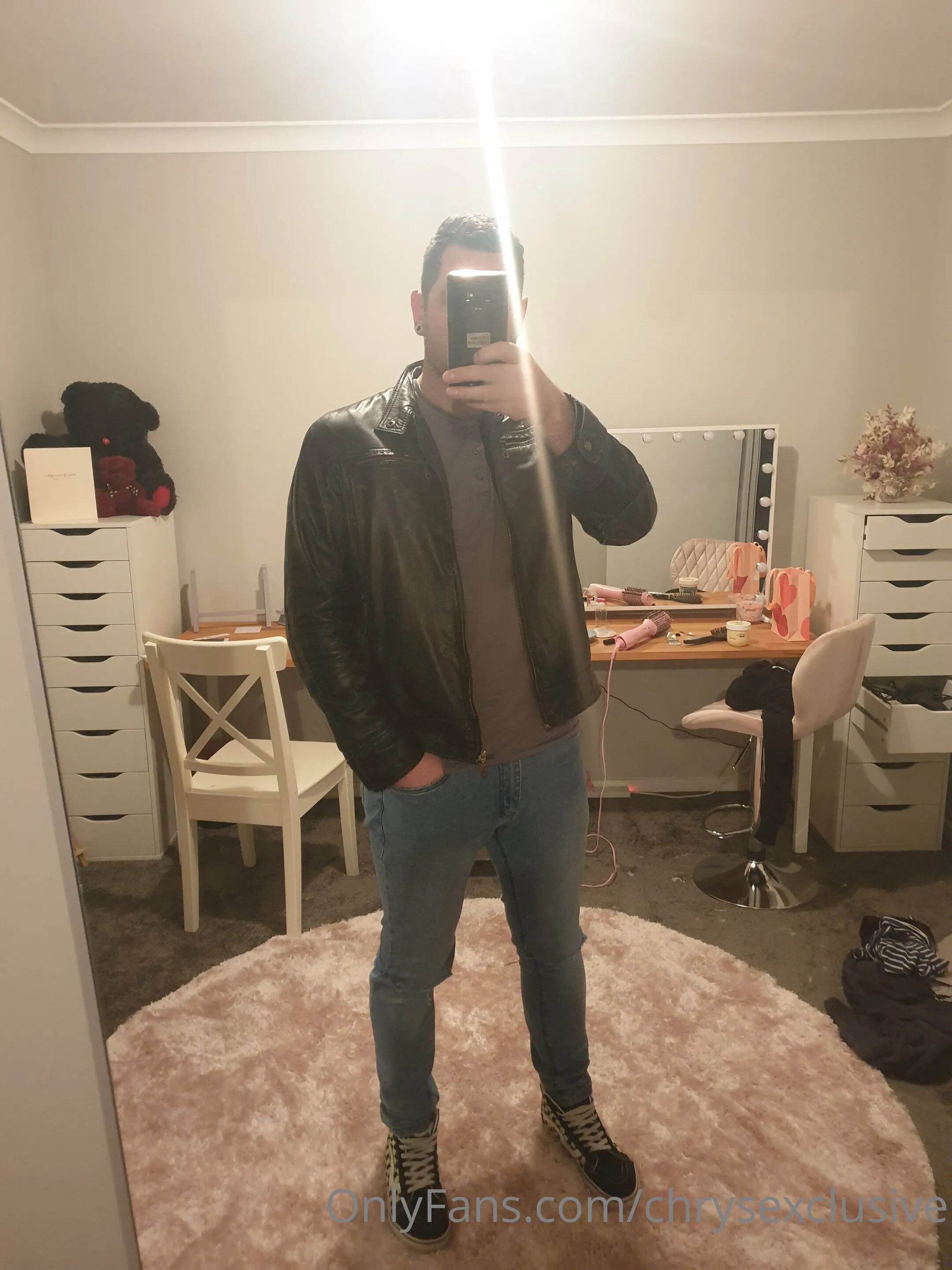 Chrys Exclusive @chrysexclusive in dad thinks im mom