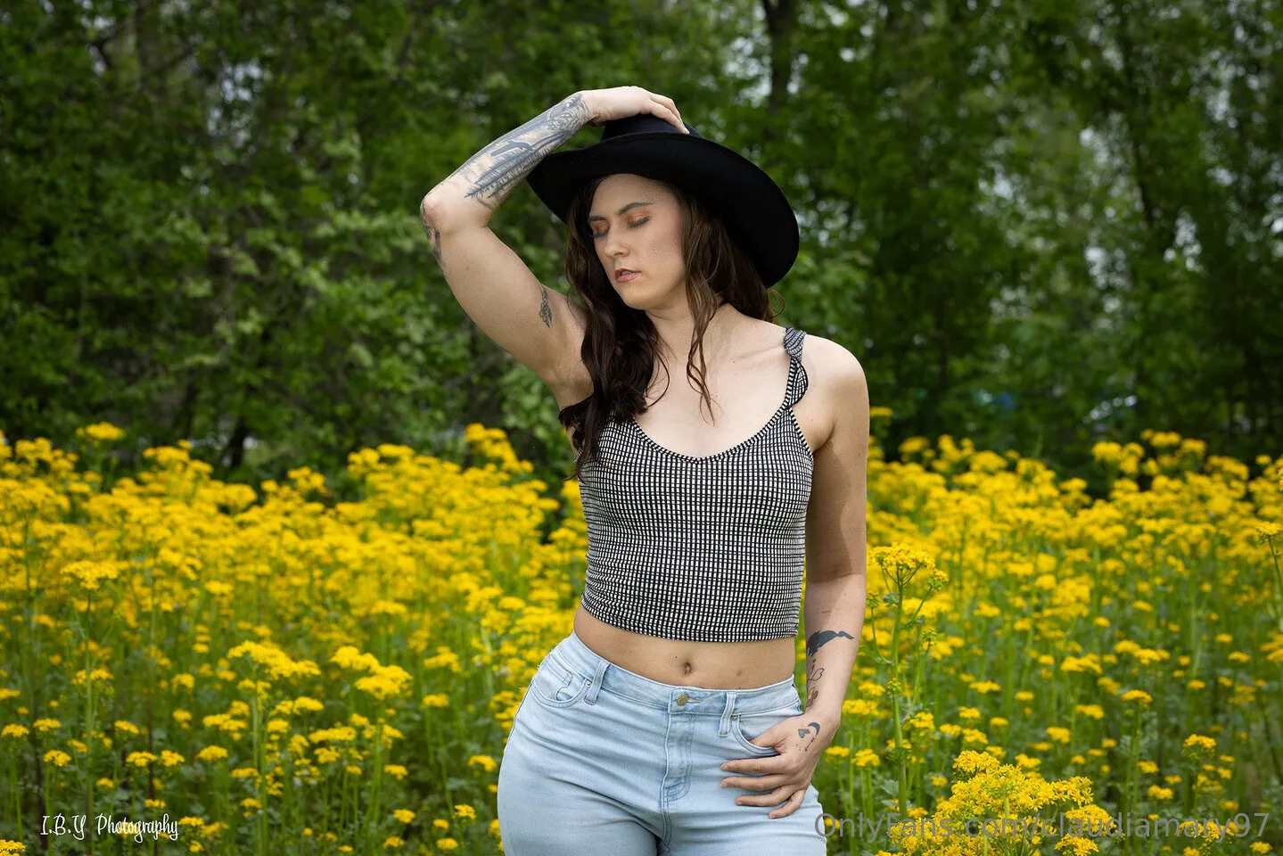 Claudia Mary wrestle