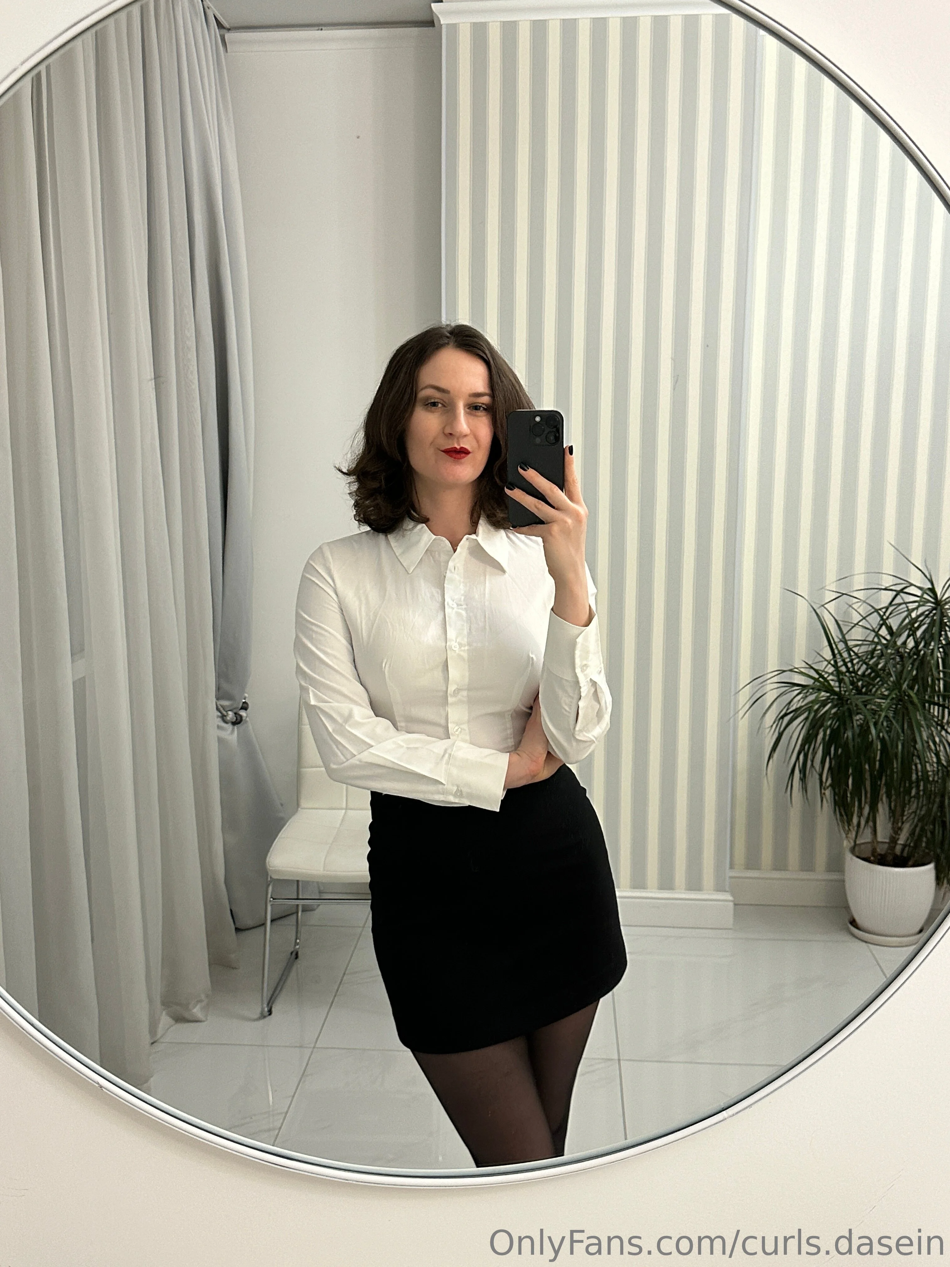 Curls Dasein 🌹 @curls.dasein and isabela merced