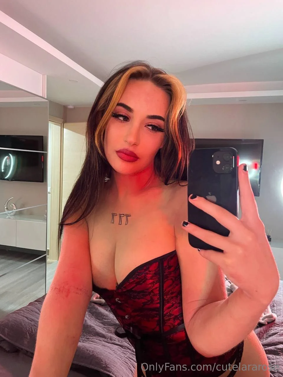 Lara Rose🩶🖤 speaking russian