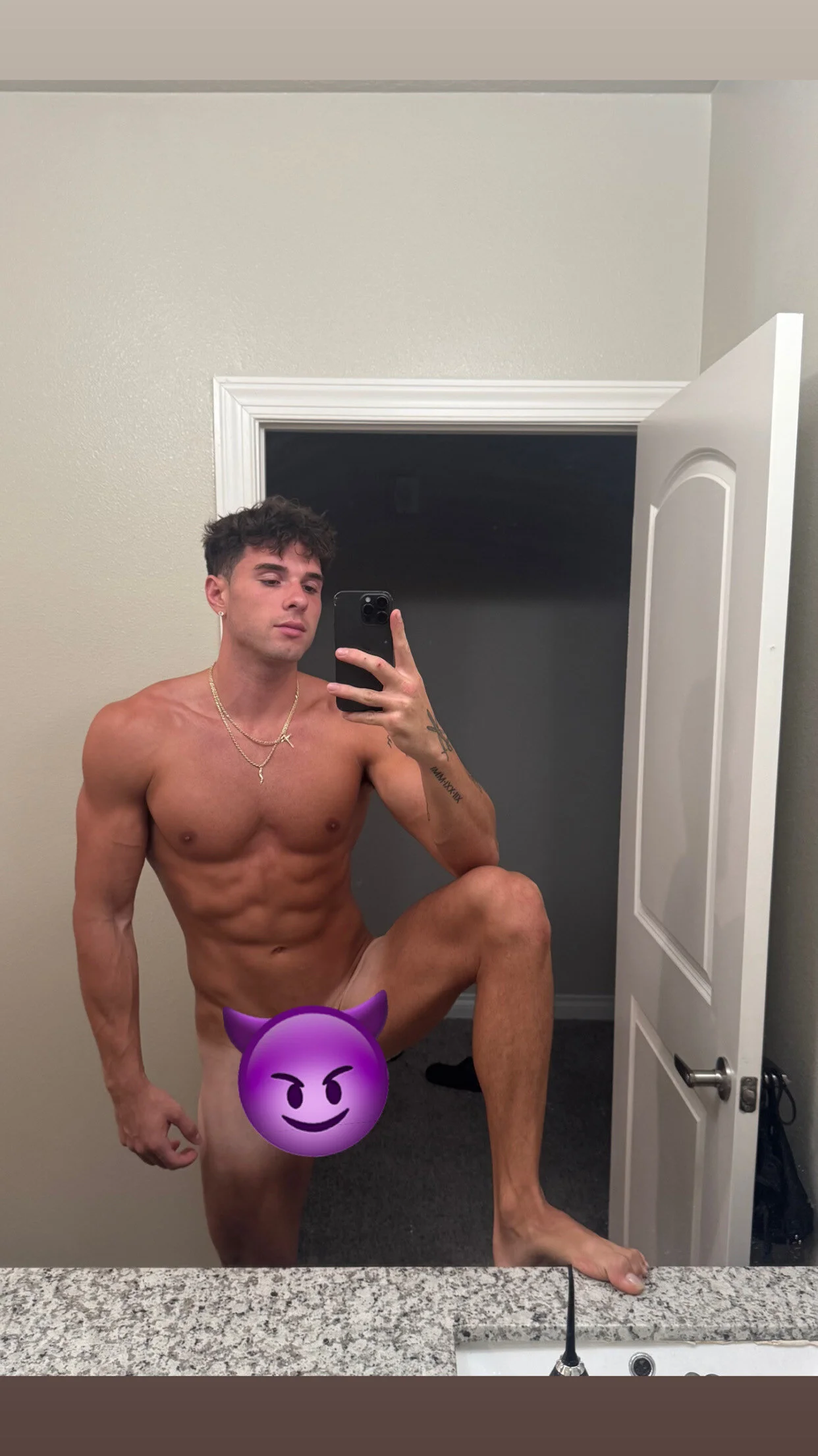 Dylan Nichols @dylan.nichols13 mgk and dating