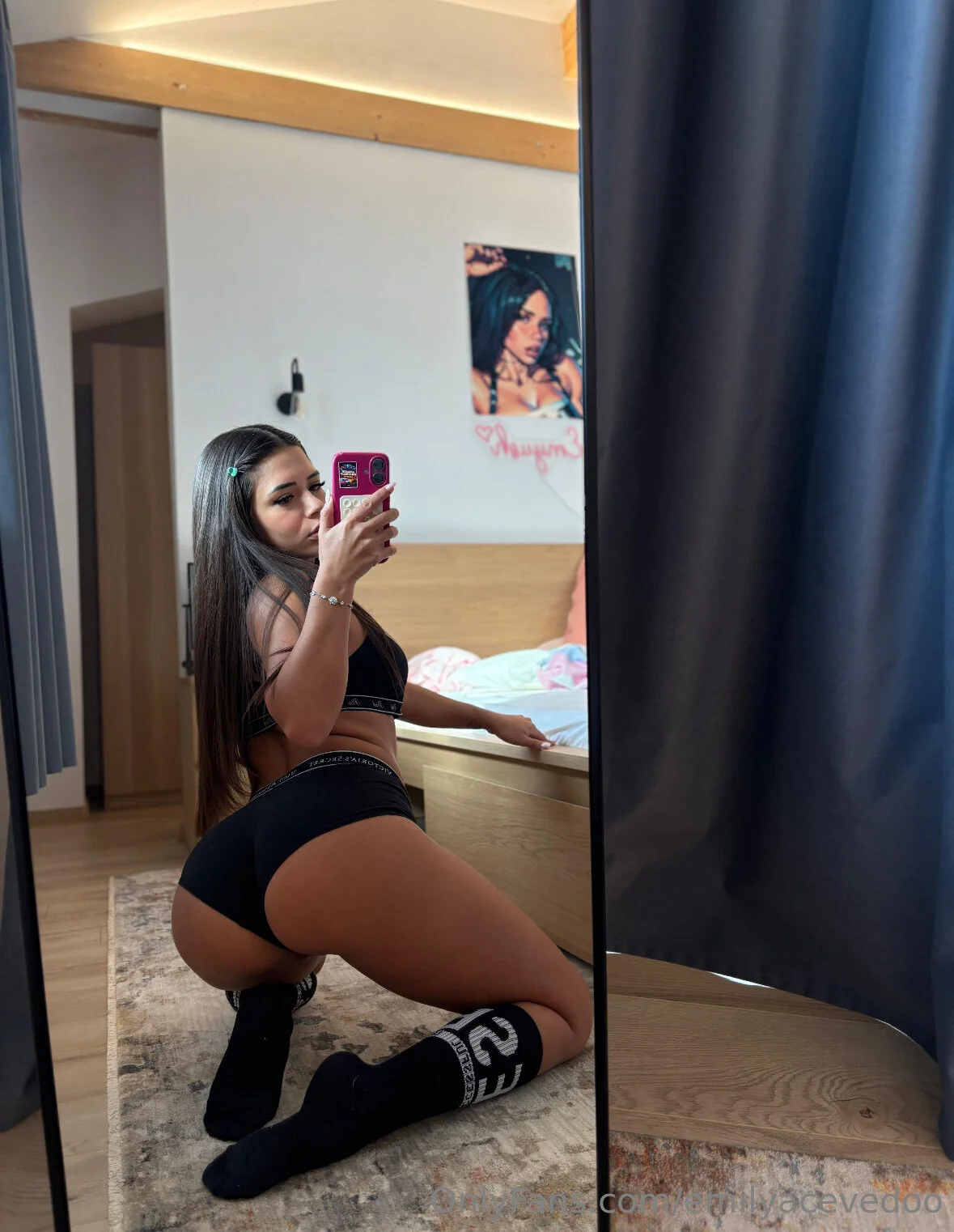 Emily nude Photo /  Porn - Photo #1