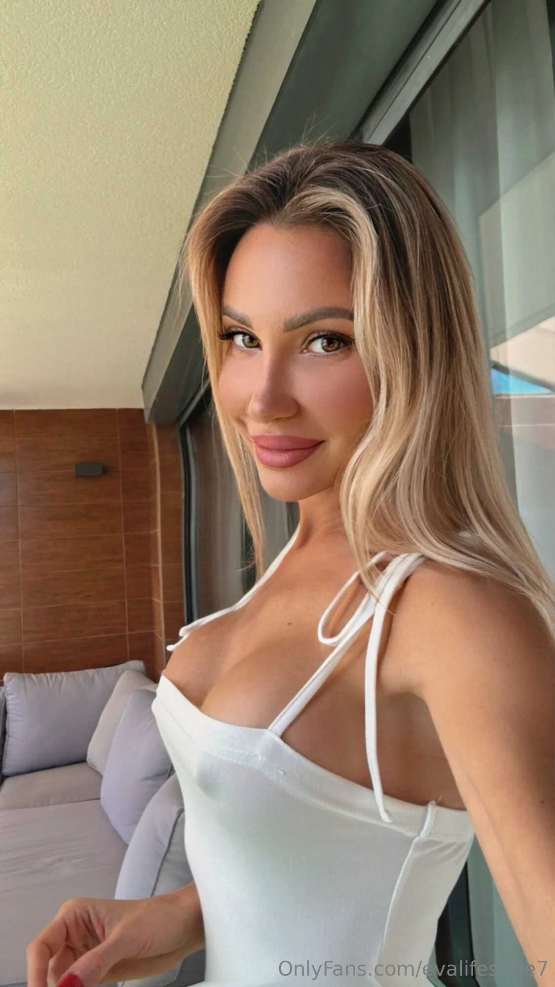 Eva LifeStyle @evalifestyle7 natural eye color