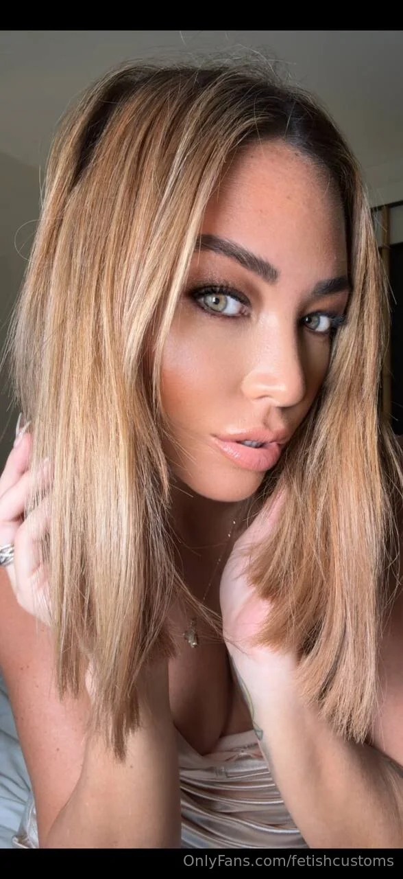 JOI & CUSTOM QUEEN 👸 selfie