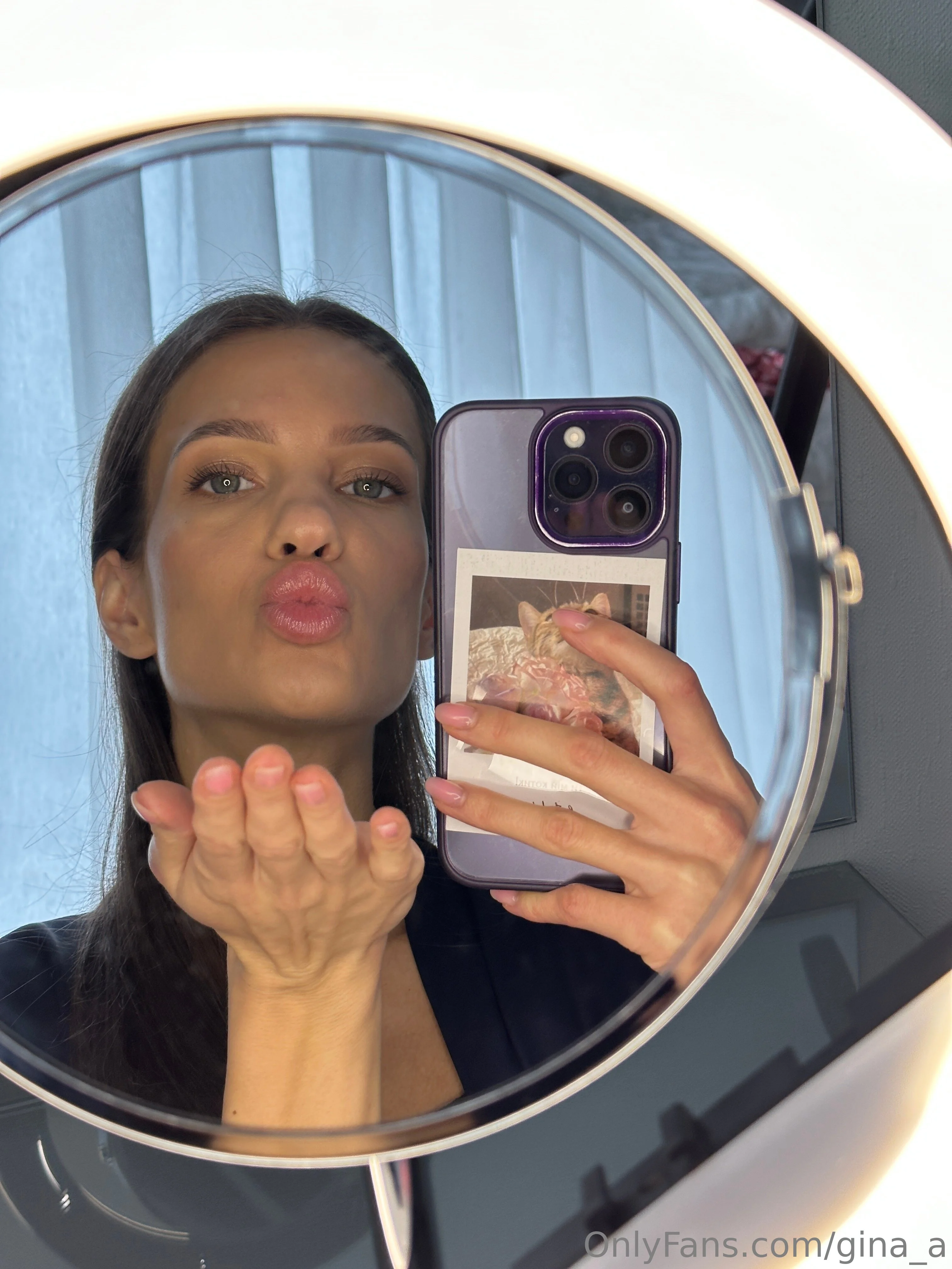 When I take care of my body, I feel more connected to my sensuality 🍓 Fresh fruits, clean skin, and little bites between