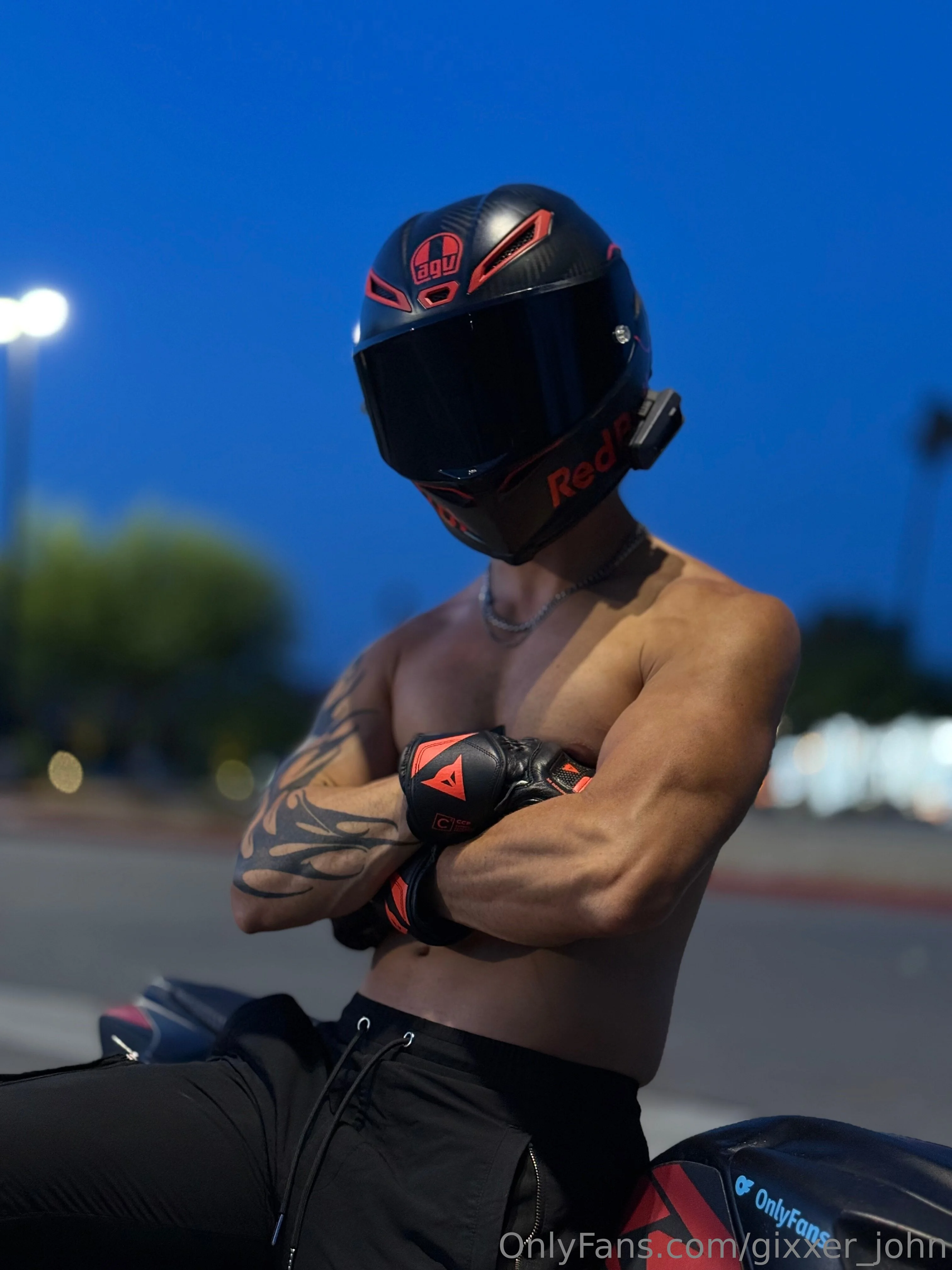 Gixxer John @gixxer_john bra cup size