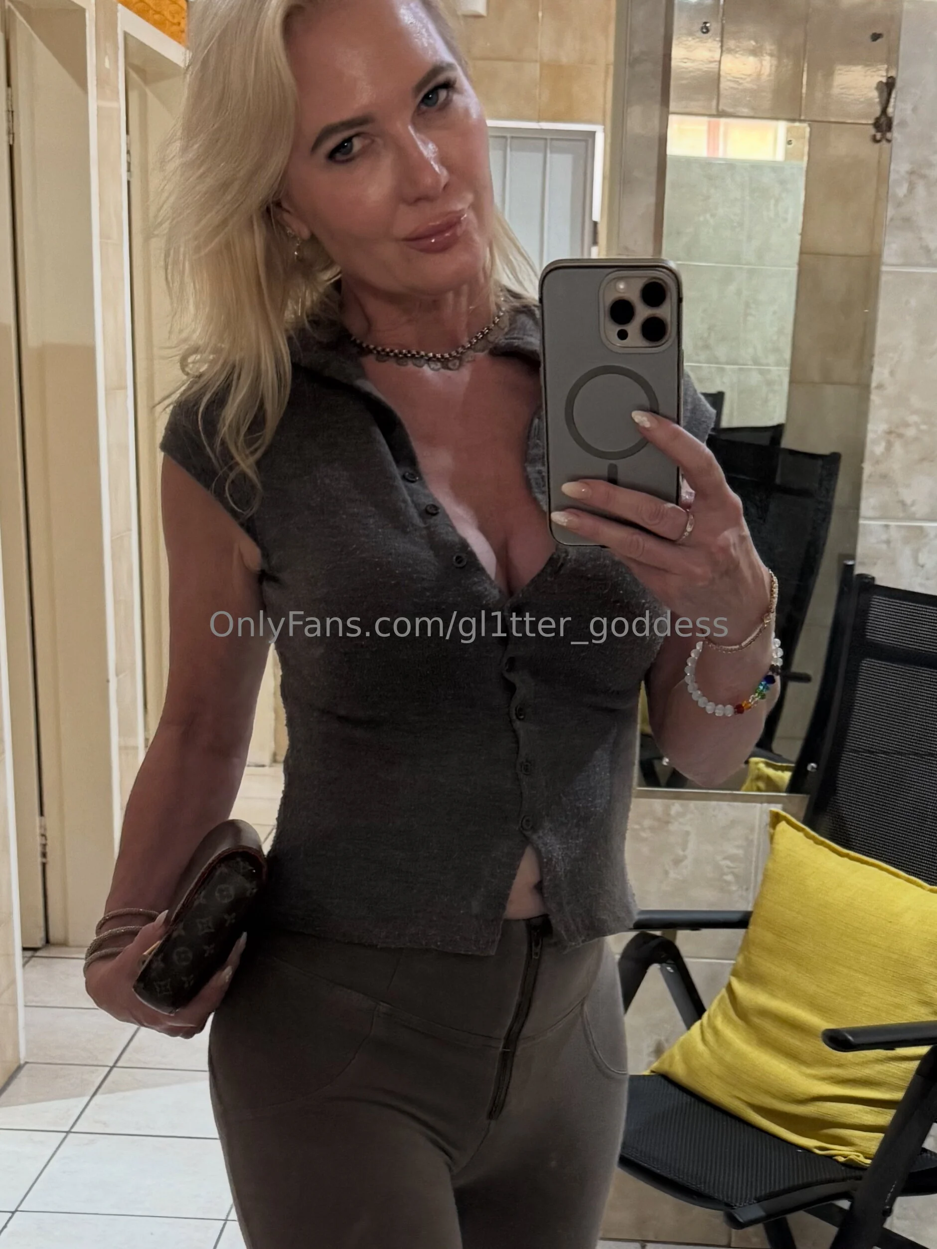 gl1tter_goddess dad thinks im mom