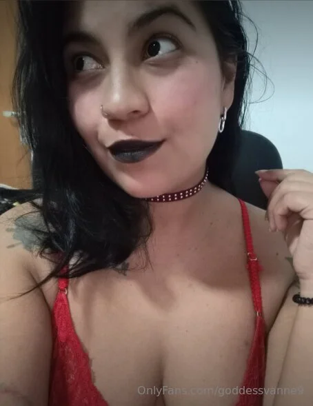 Mistress Vanessa Evans 🫦😈🔥 kinky @goddessvanne9 bikini poster