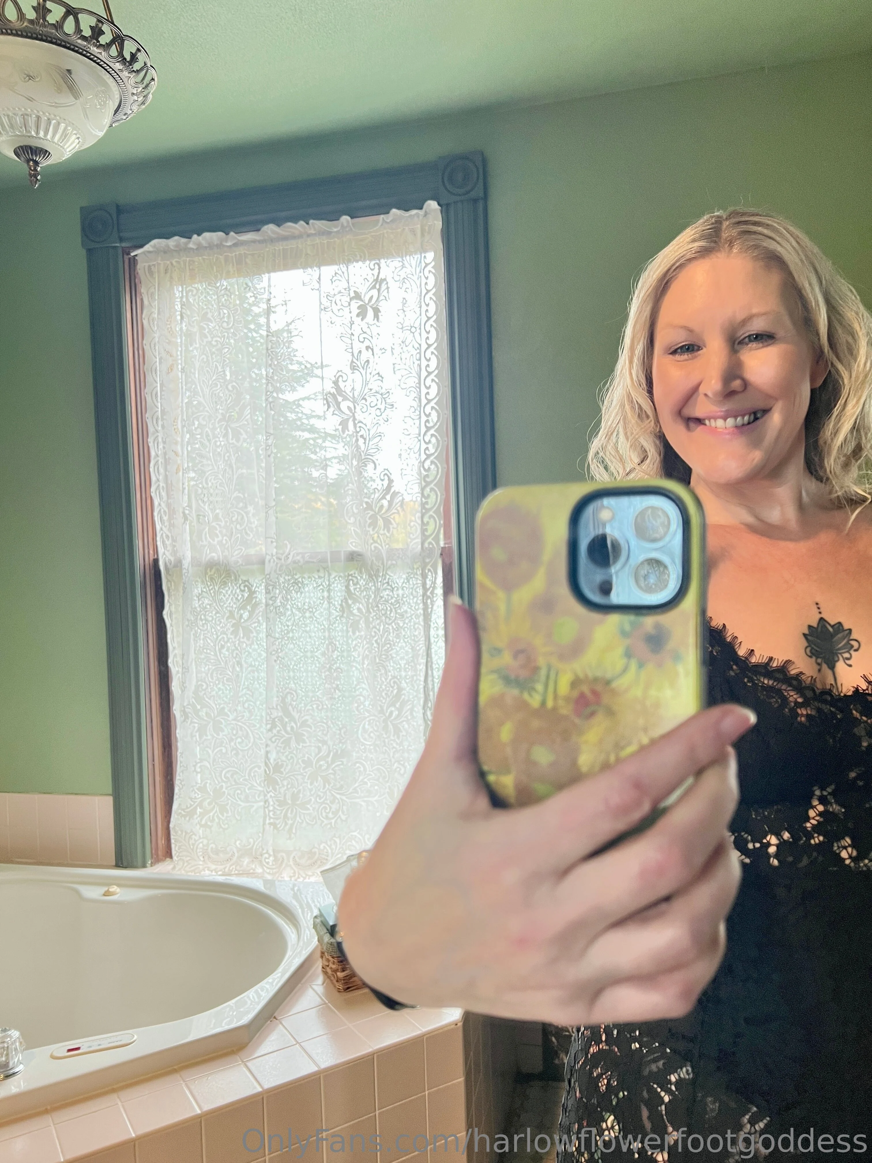 Harlow Flower Foot Goddess 🌻 @harlowflowerfootgoddess id card