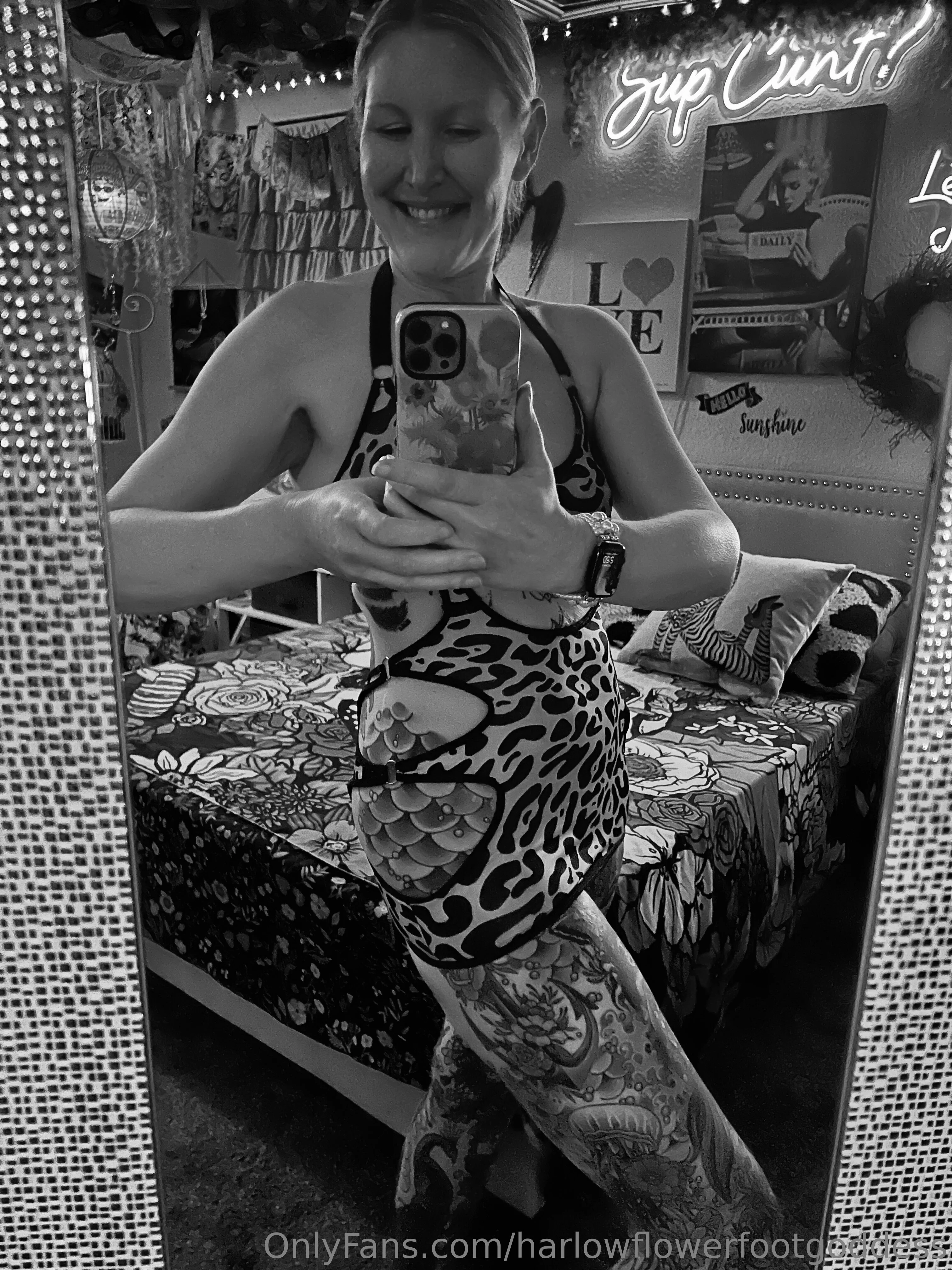 Harlow Flower Foot Goddess 🌻 @harlowflowerfootgoddess sexy photos