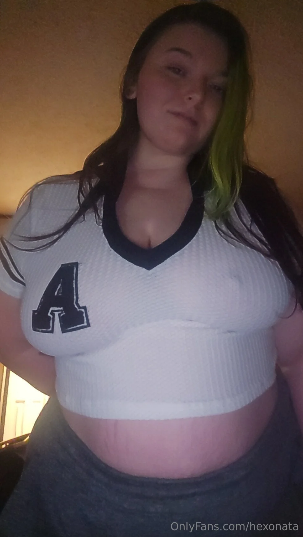 Hexonata @hexonata has shown her pussy