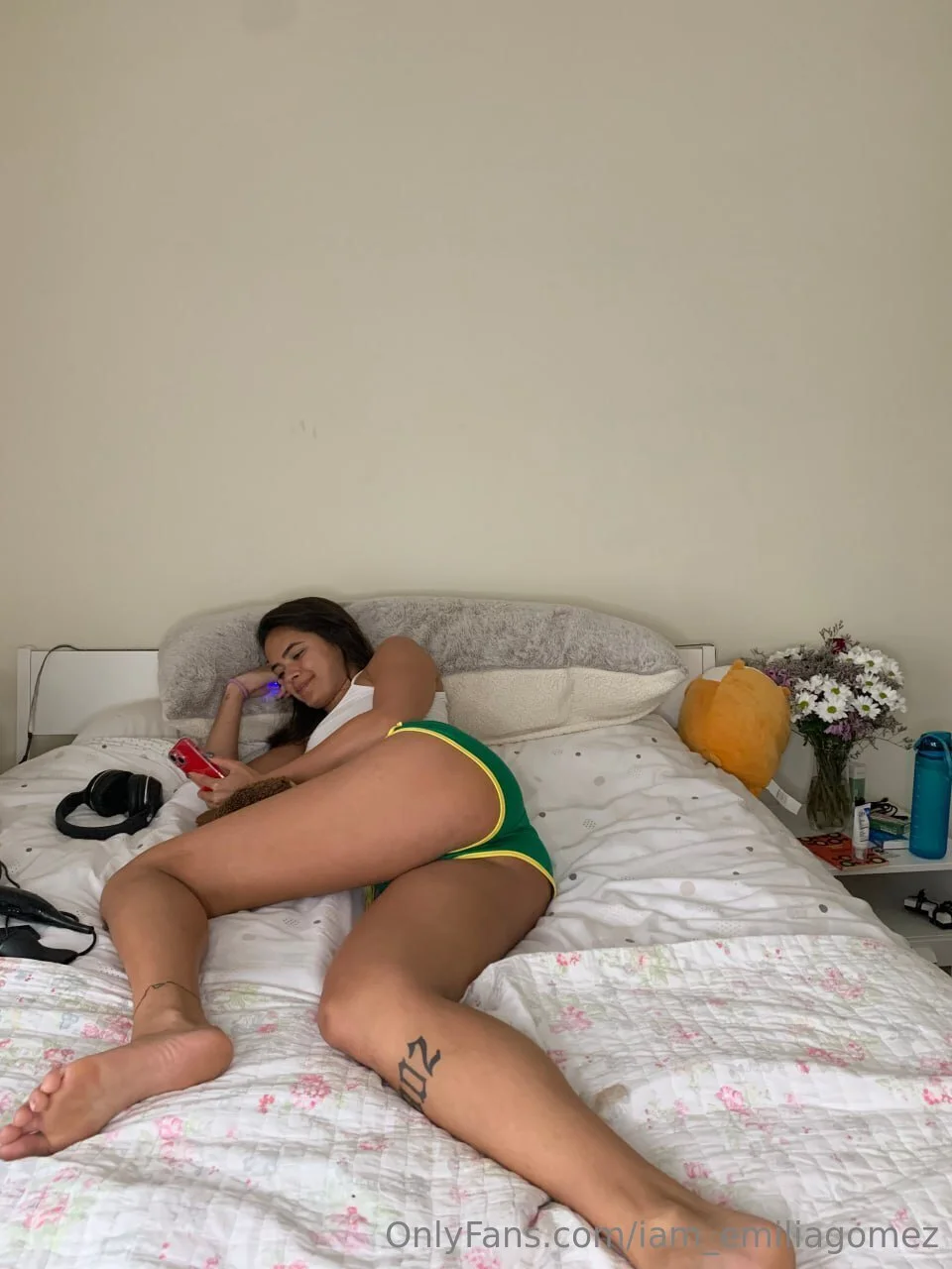 Emilia💫 @iam_emiliagomez real breast