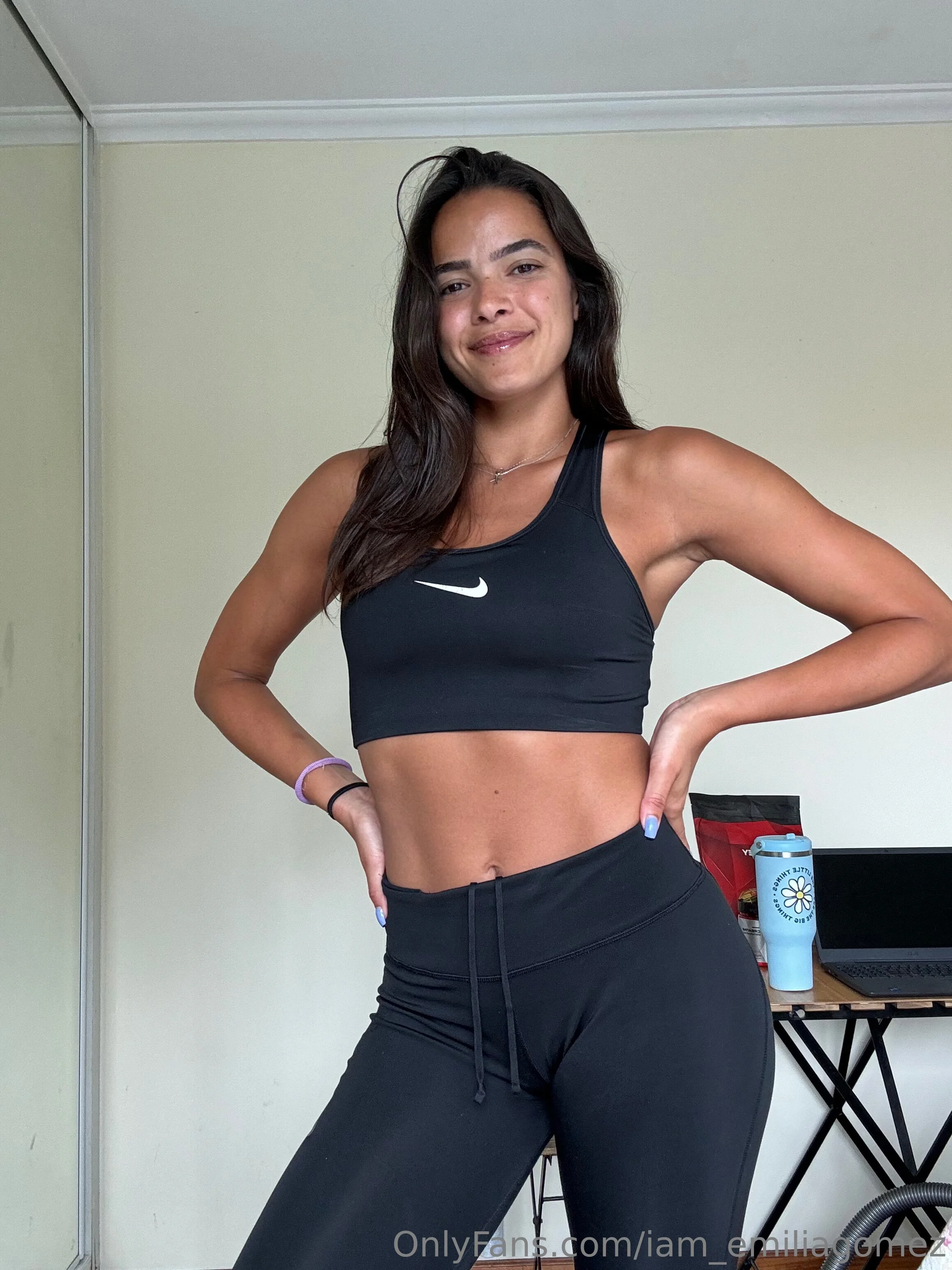 Emilia💫 @iam_emiliagomez omen