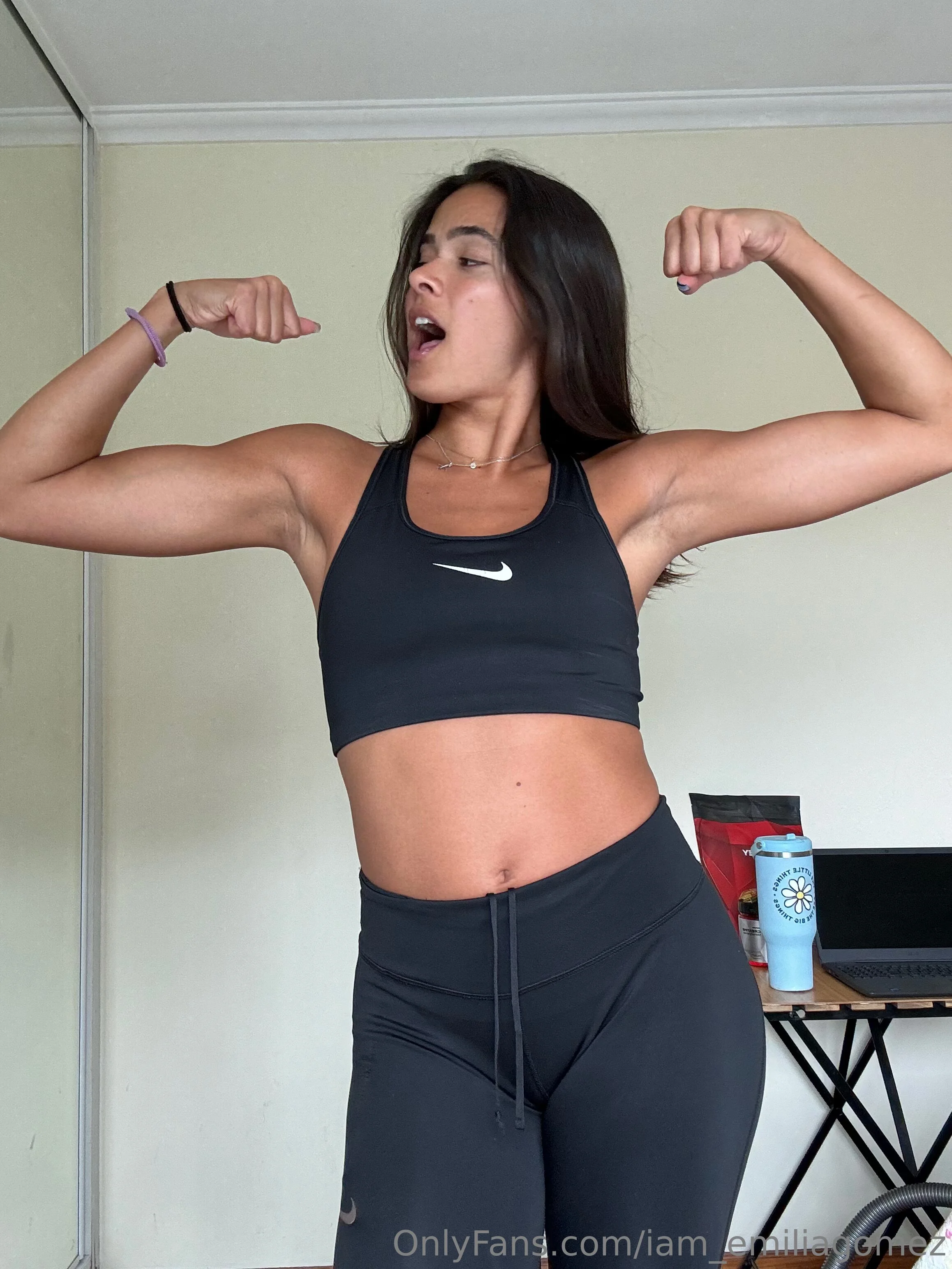 Emilia💫 @iam_emiliagomez conor mcgregor