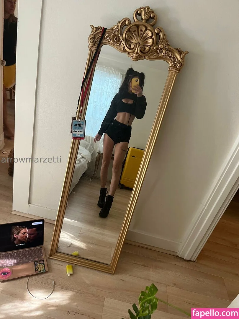 Arrow nude Photo /  Porn - Photo #1