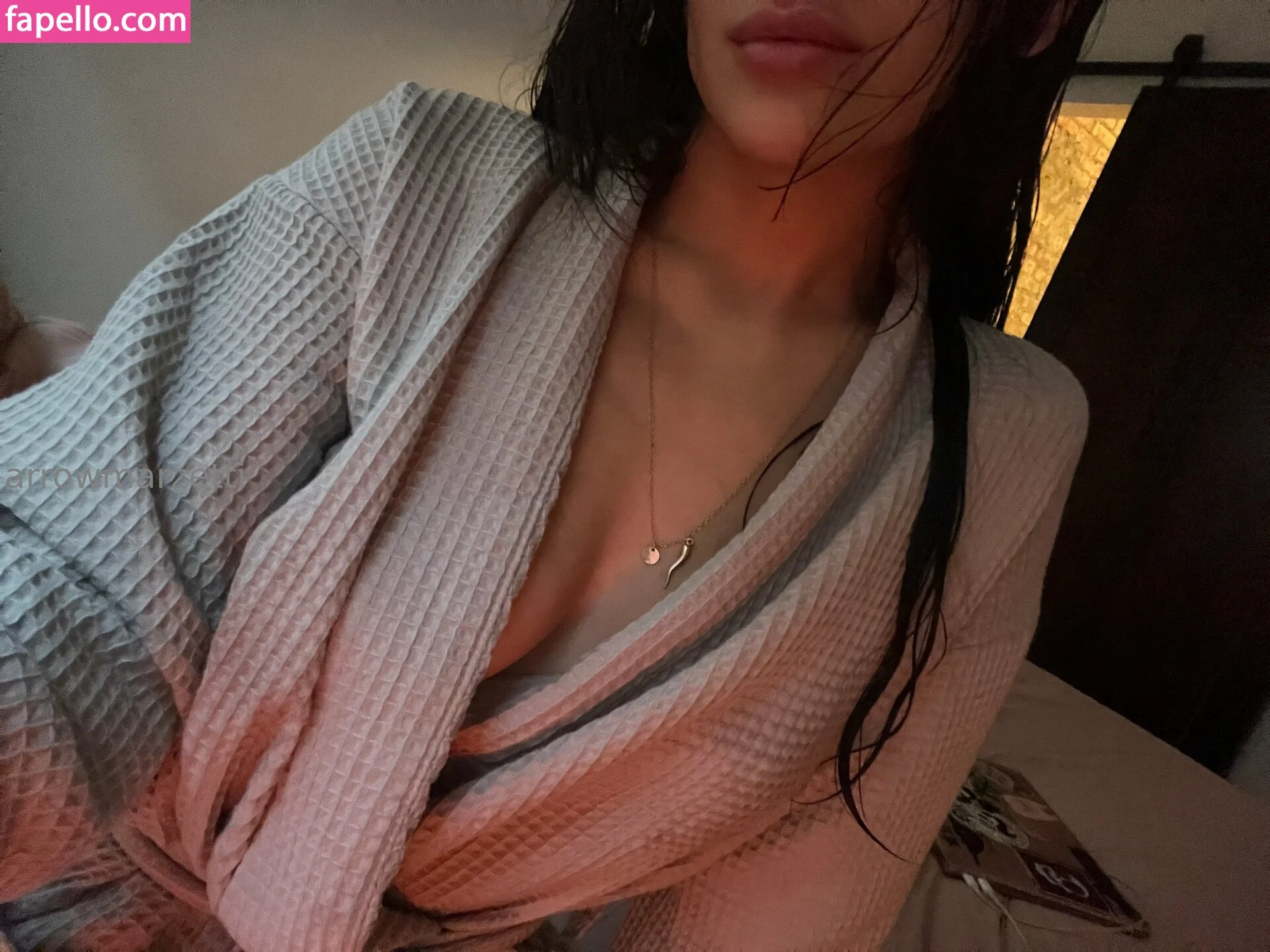 Arrow nude Photo /  Porn - Photo #2